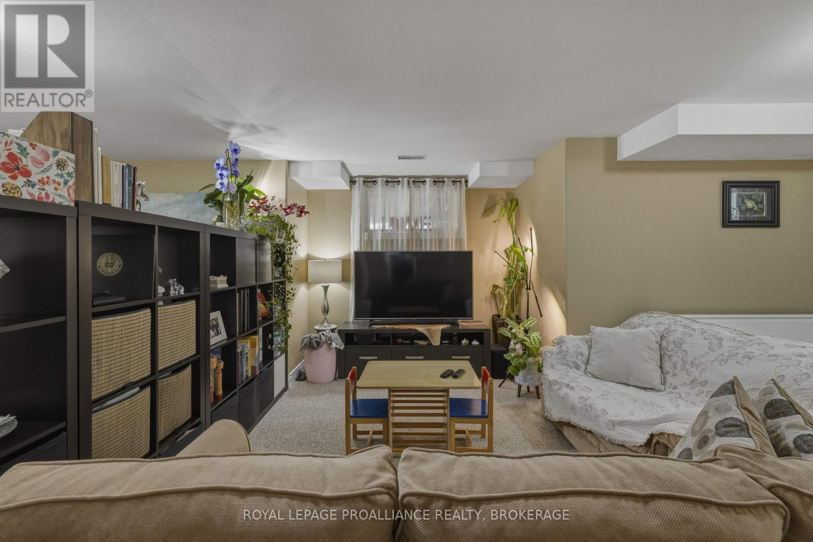92 WINDERMERE BOULEVARD - 35