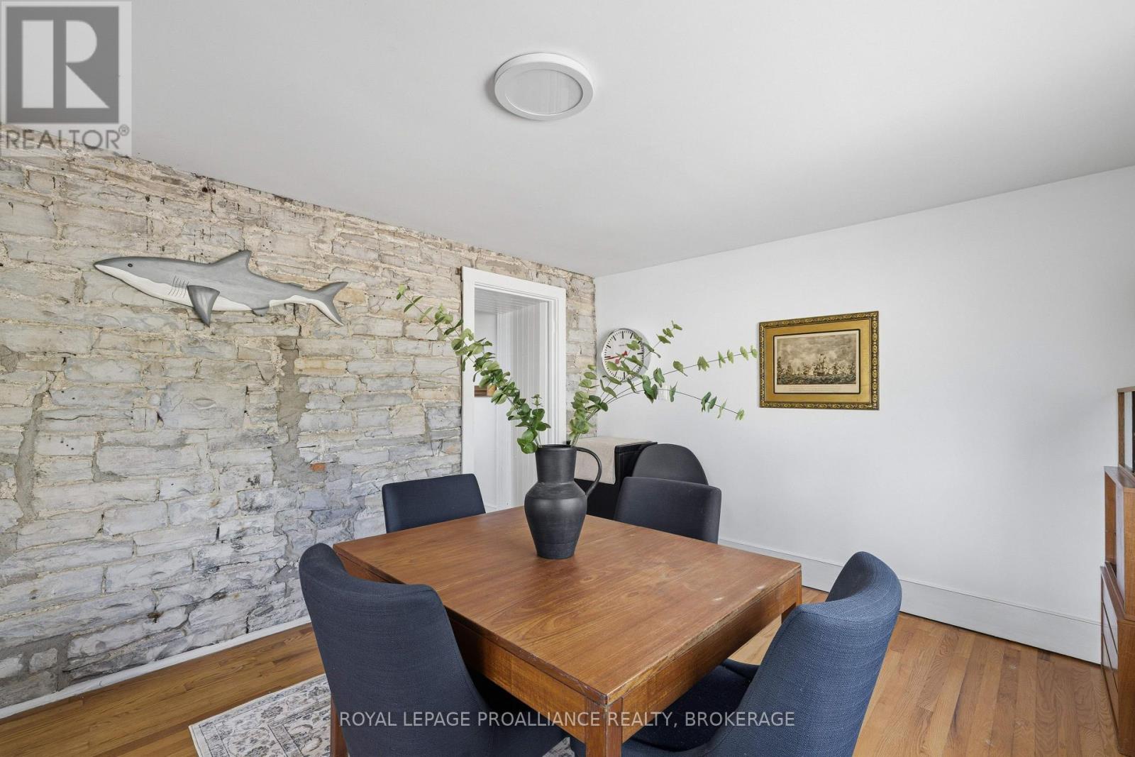 23 EARL STREET - 25