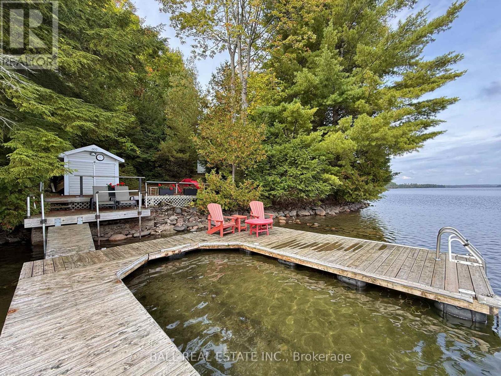 551 RENWICK ROAD - 1