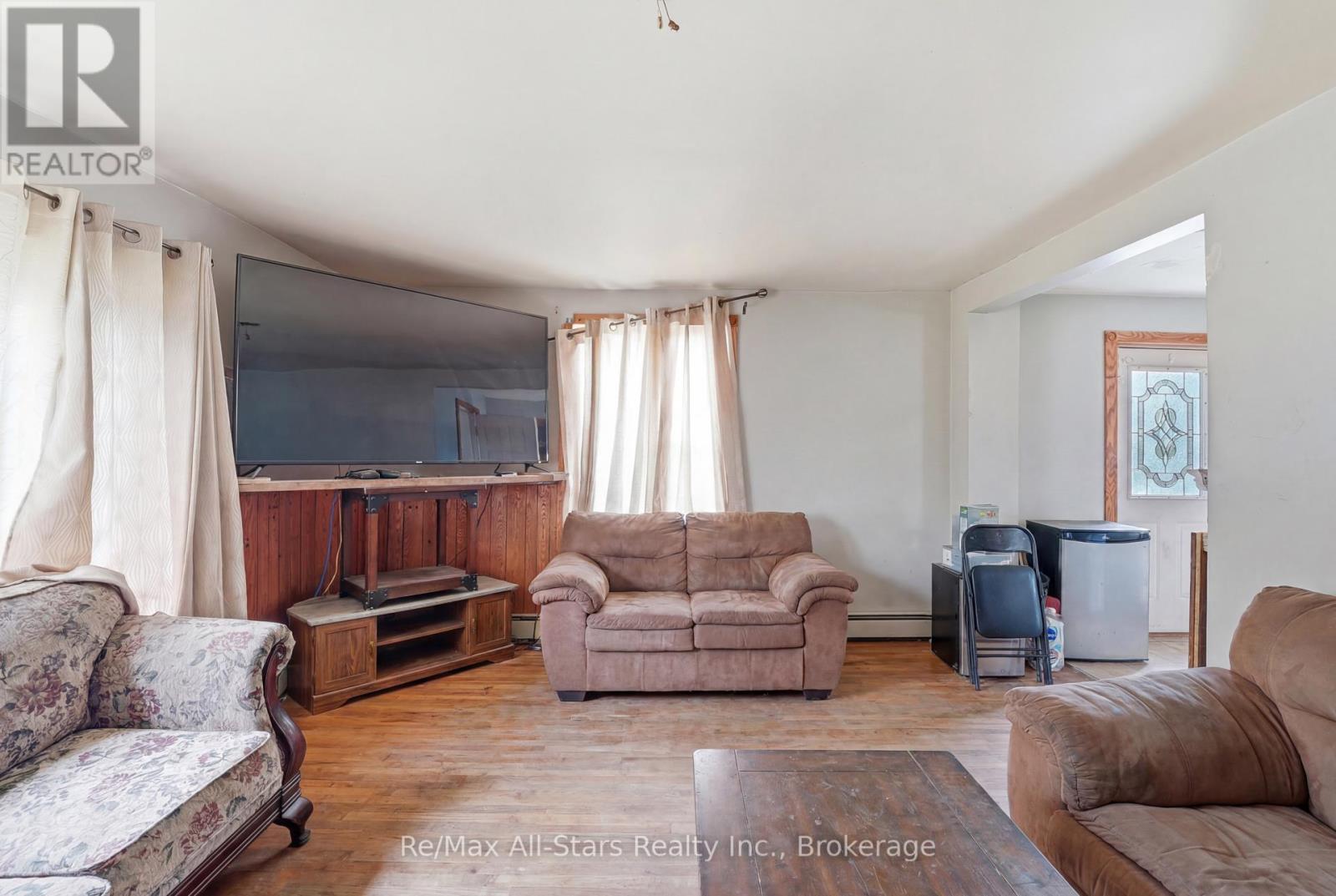 19 CHRISTOPHER STREET - 19