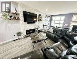 Enclosed porch - 1 Lloyd Avenue, Fillmore, SK S0G1N0 Photo 12