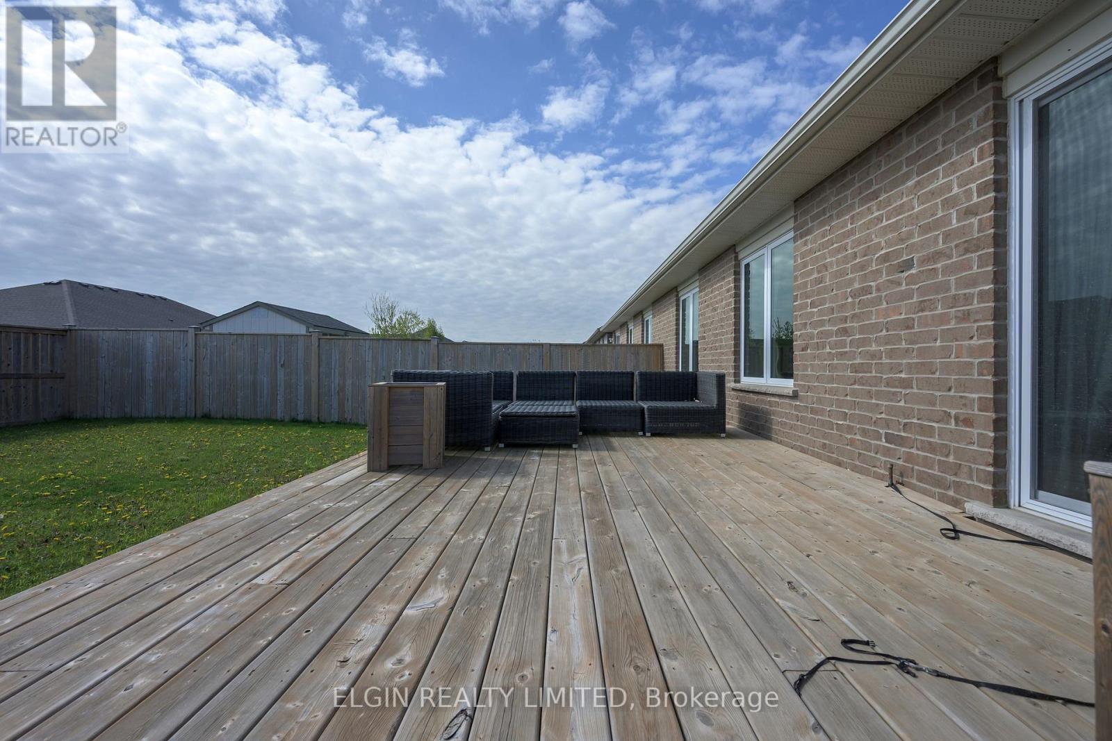 9 ASHBERRY PLACE - 4