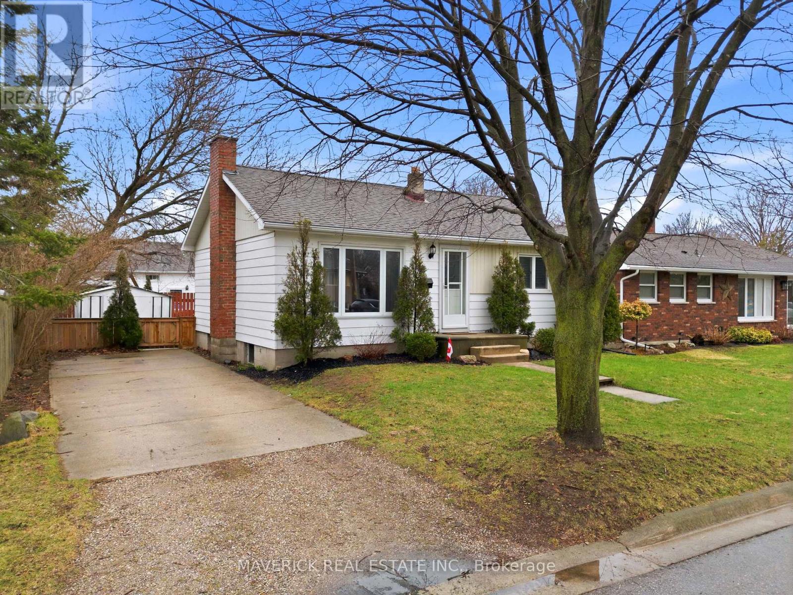 181 PICTON STREET W - 1