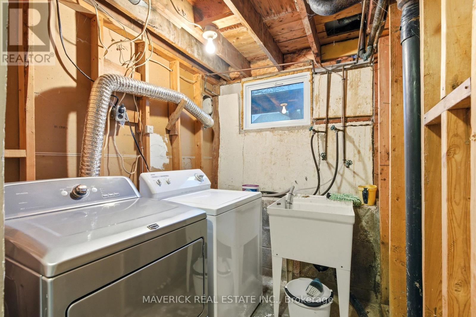 181 PICTON STREET W - 32