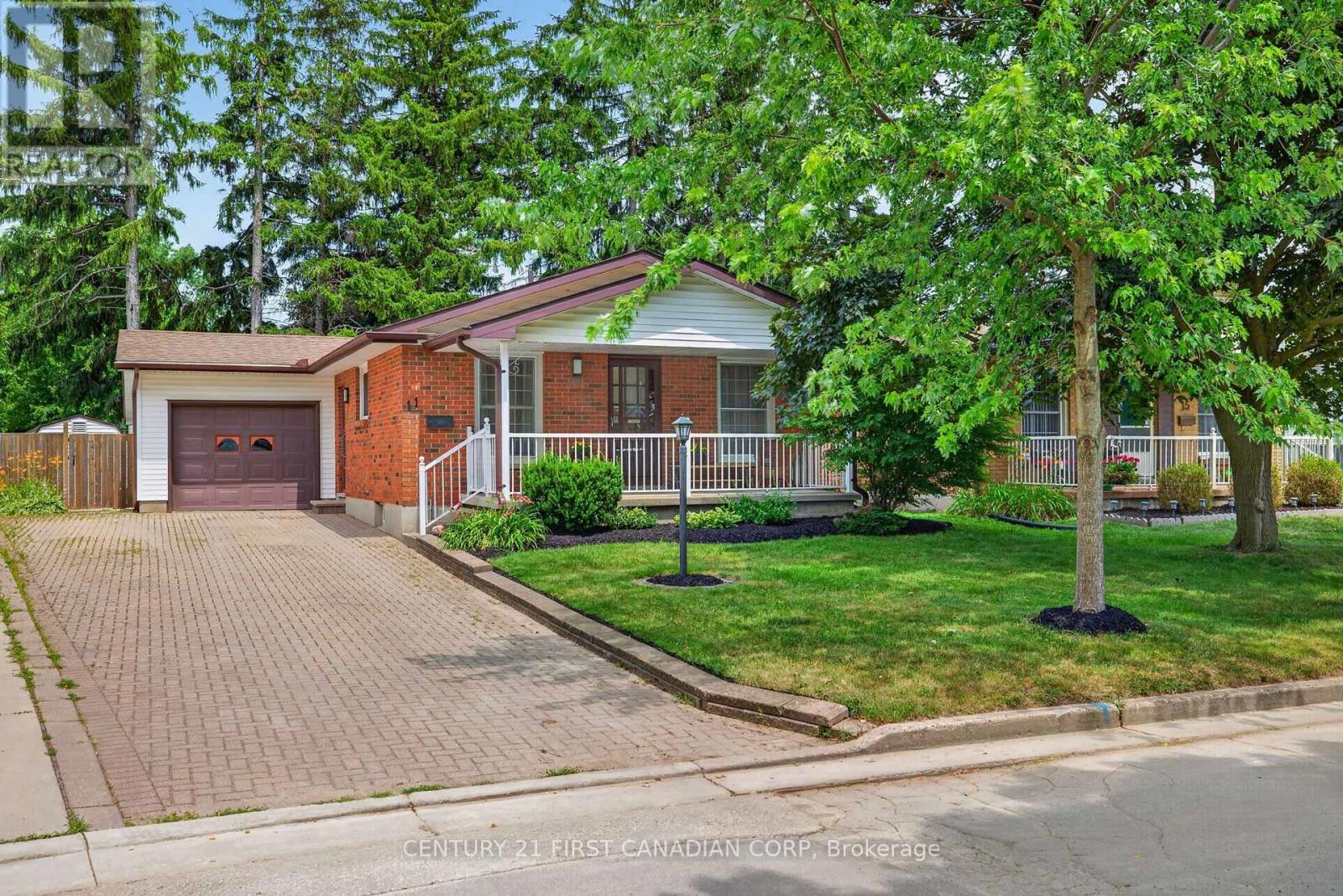 11 CORNELL CRESCENT - 1