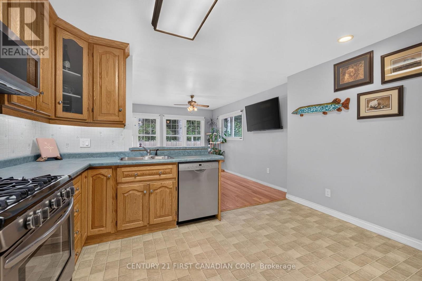 11 CORNELL CRESCENT - 16