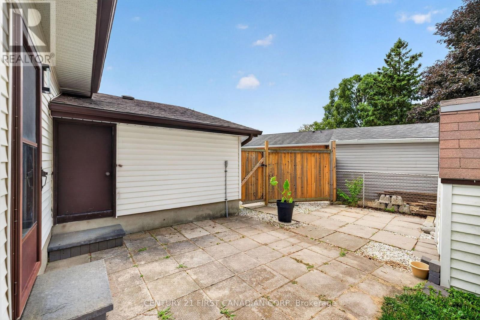 11 CORNELL CRESCENT - 23