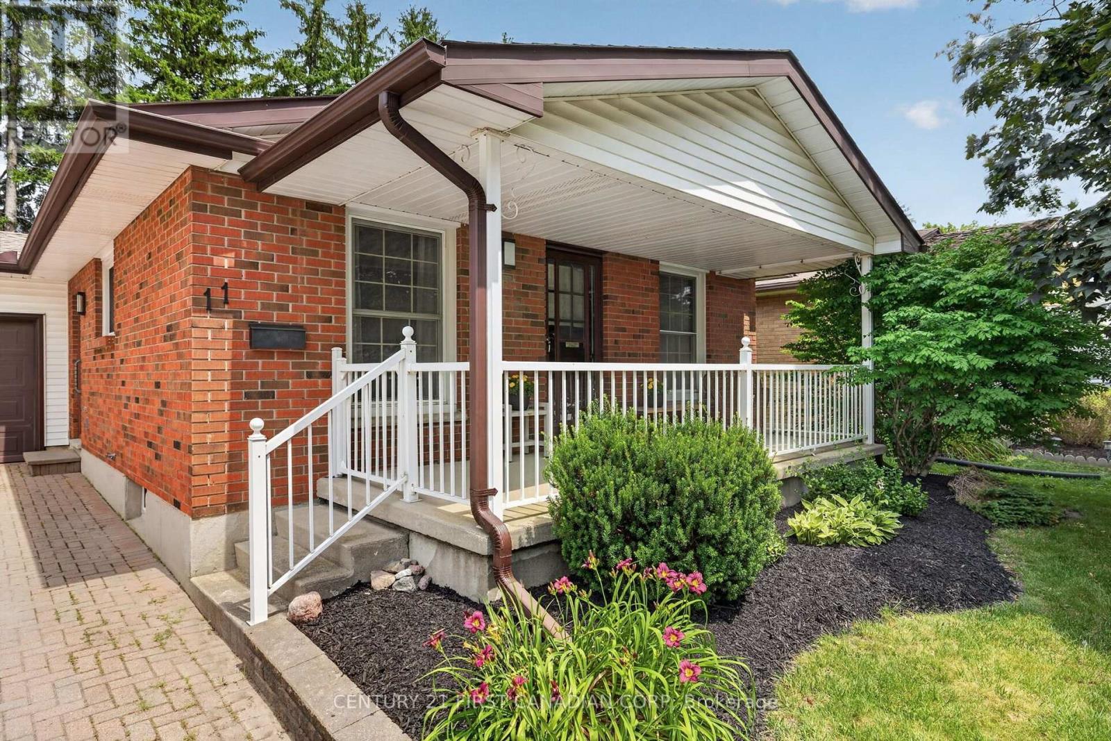 11 CORNELL CRESCENT - 3