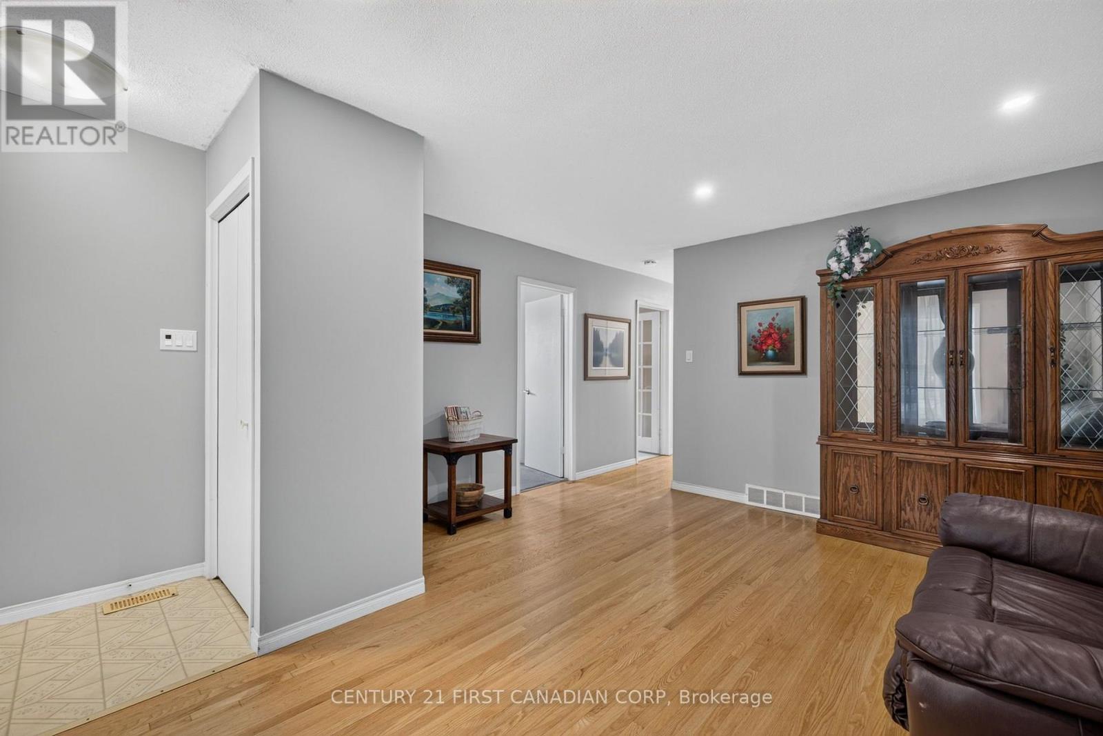 11 CORNELL CRESCENT - 6