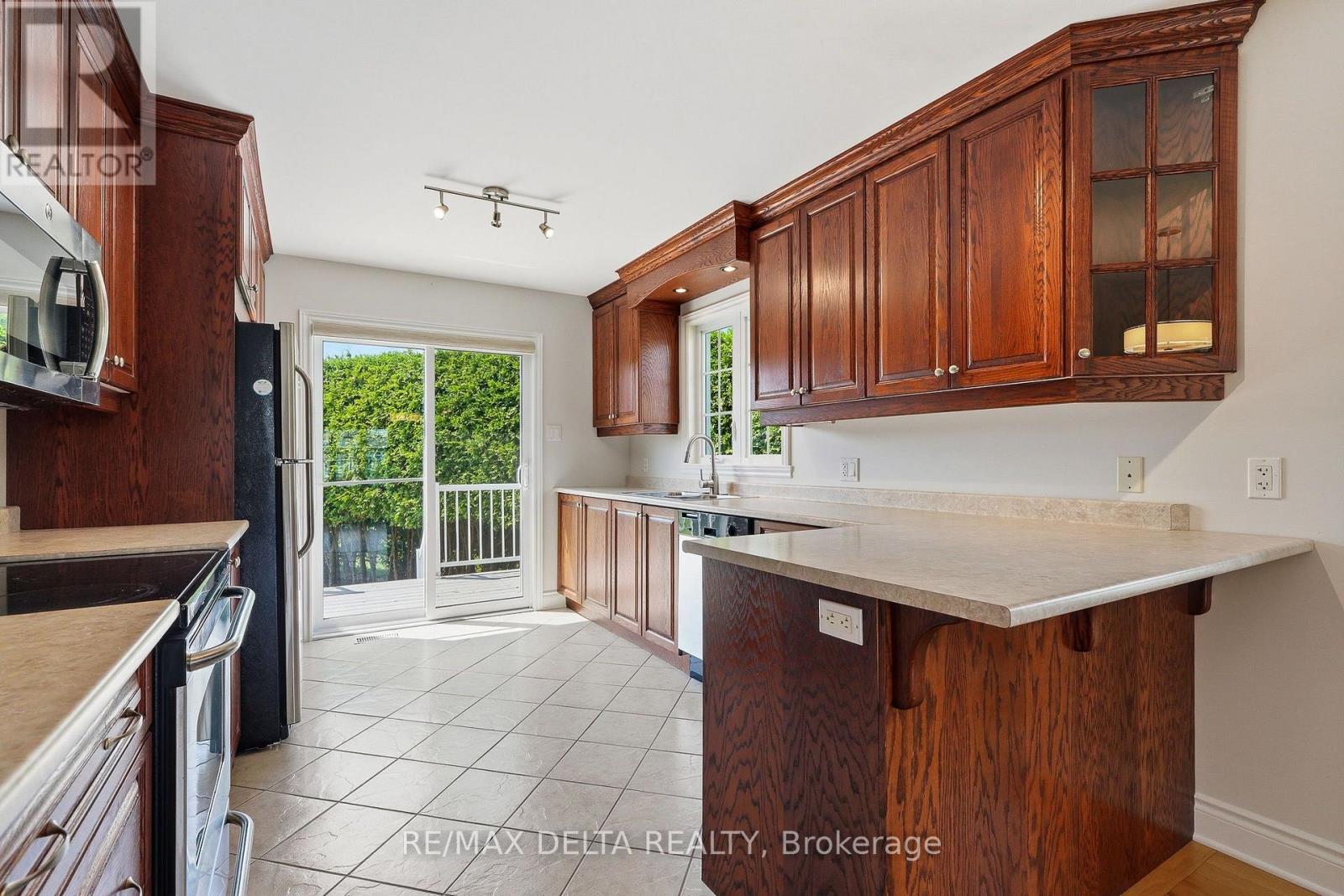131 CALEDONIA ROAD - 11