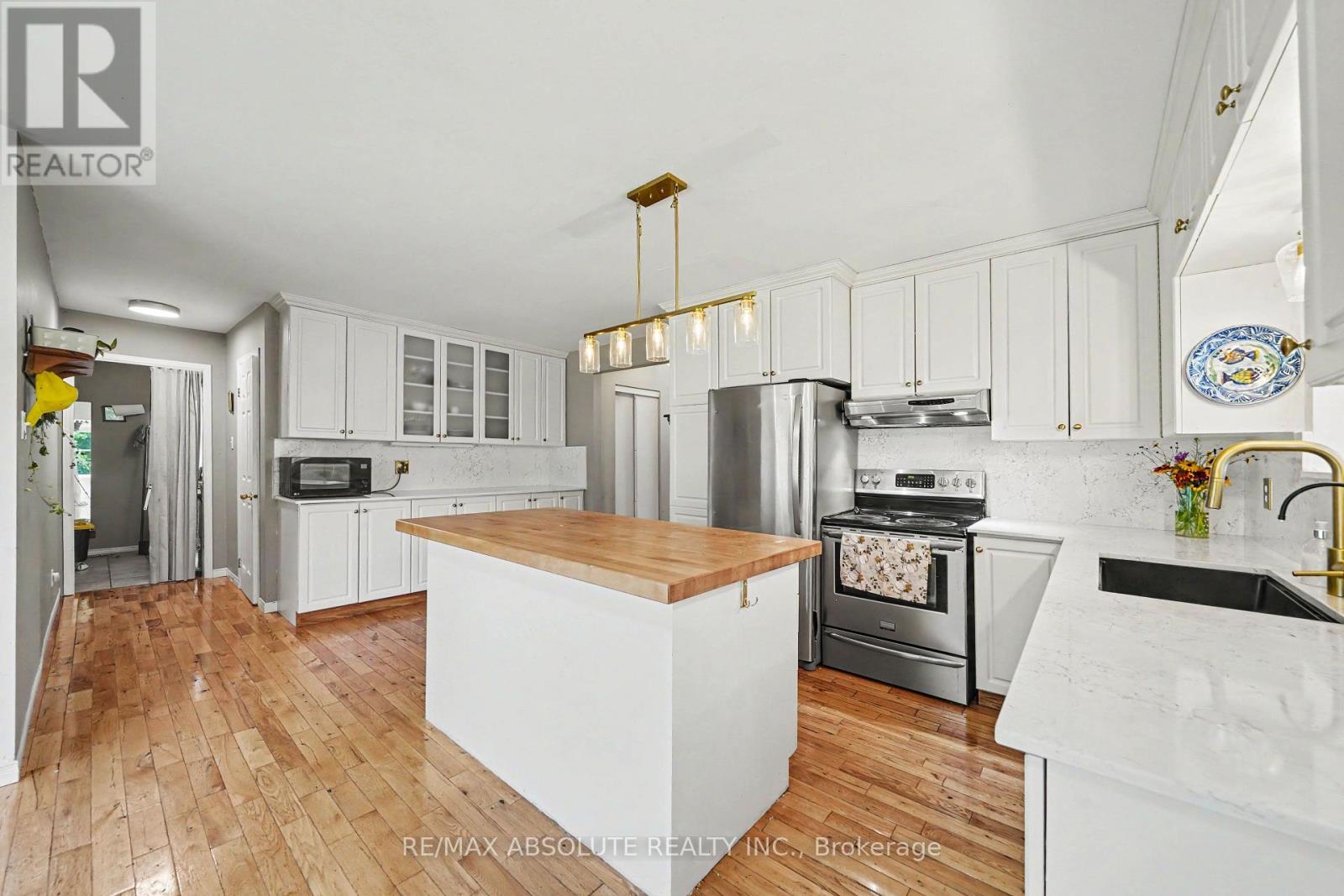 8306 BANK STREET - 10