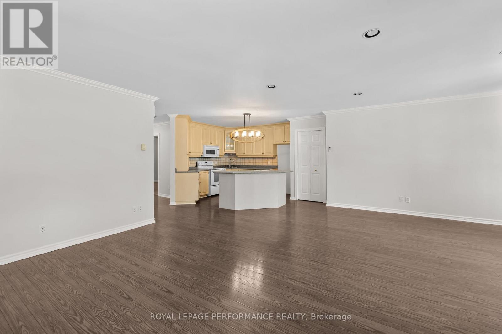 28 QUEEN STREET - 22