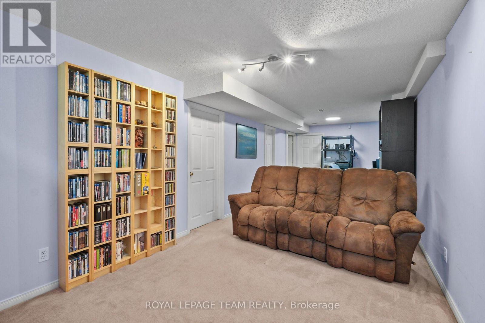 70 COLLEGE CIRCLE - 39