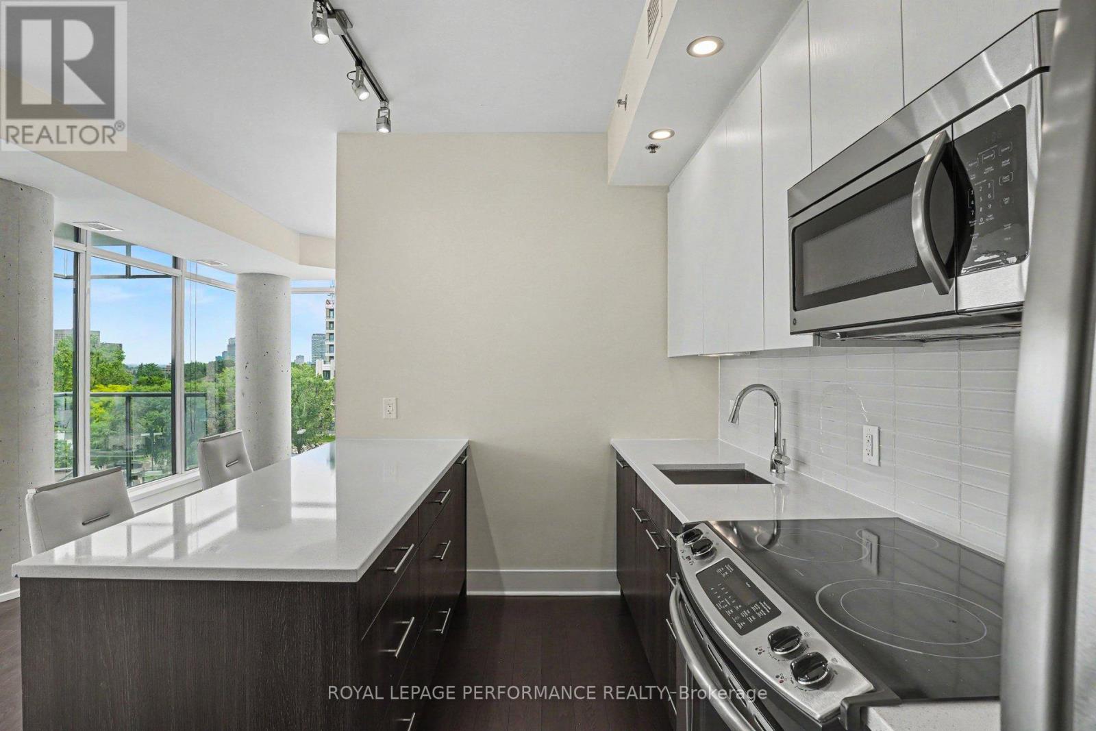 #412 88 RICHMOND ROAD - 3