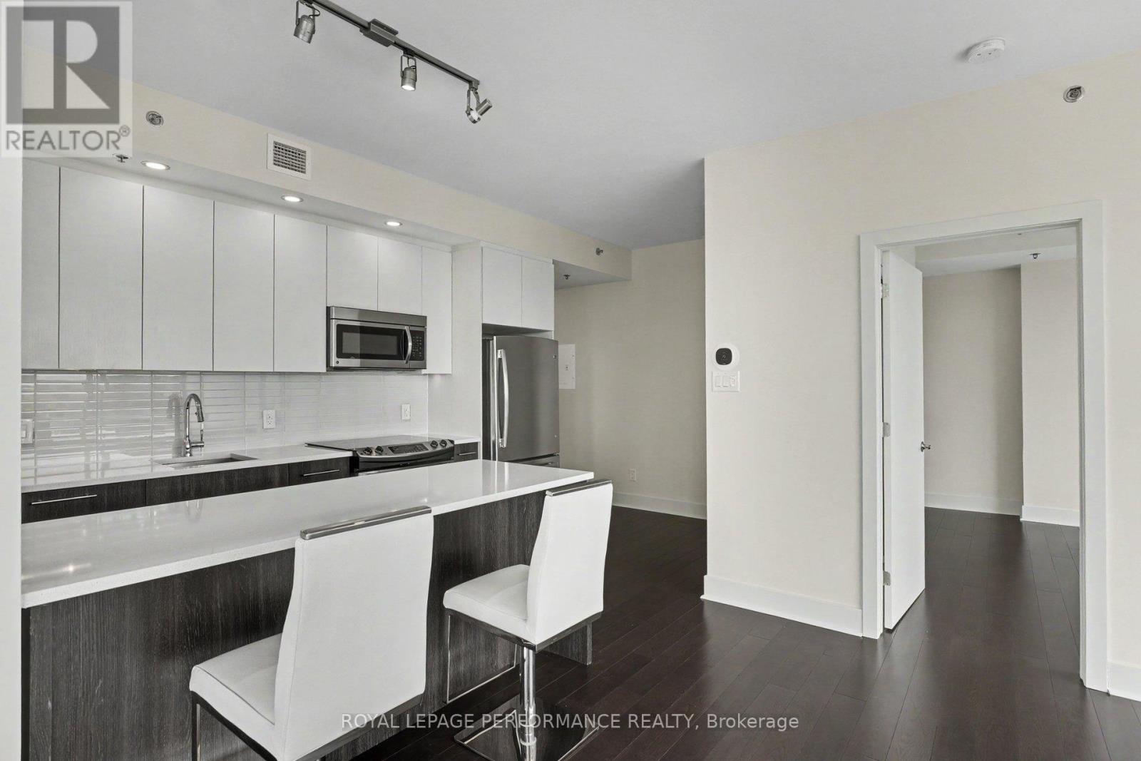 #412 88 RICHMOND ROAD - 4