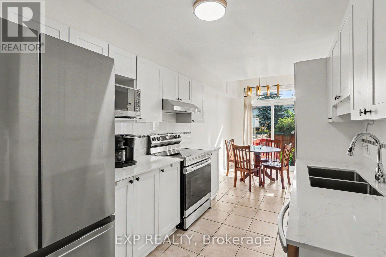 203 DUNTROON CIRCLE, Ottawa. Luxury613. By Peter Sagos - Image 12
