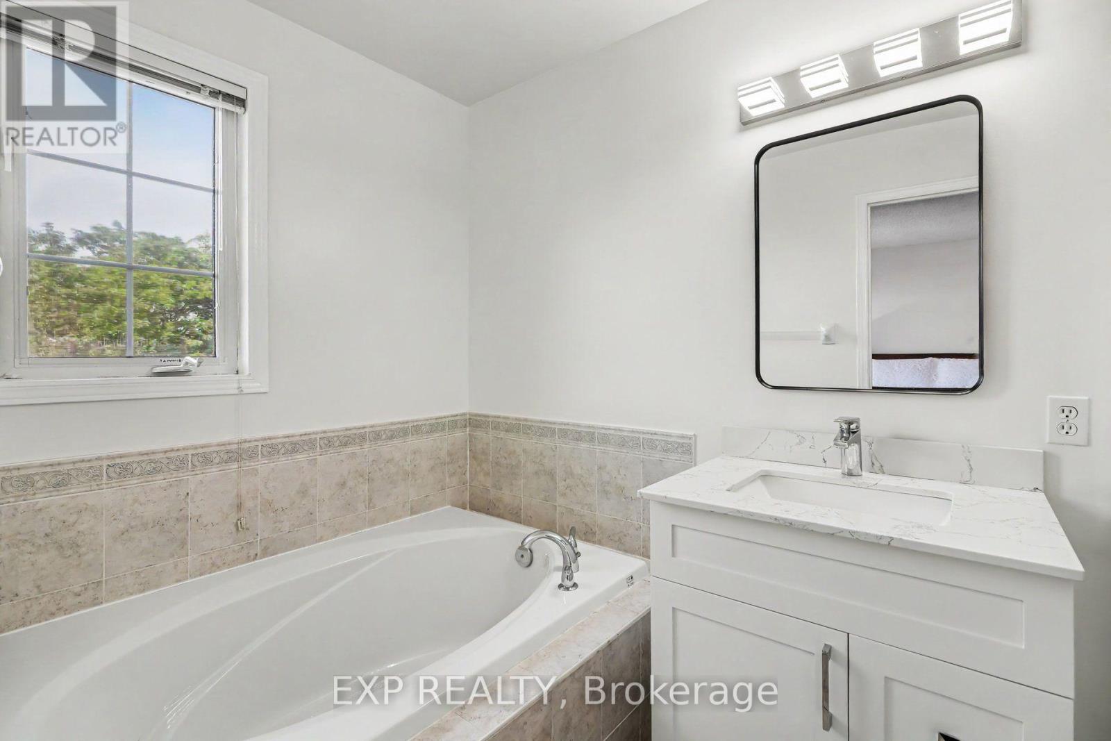 203 DUNTROON CIRCLE, Ottawa. Luxury613. By Peter Sagos - Image 26