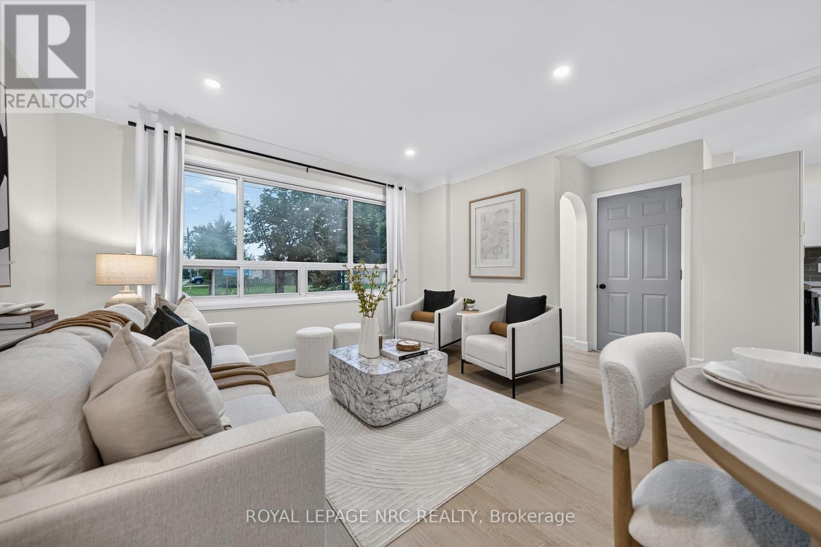 70 RICHMOND STREET - 10