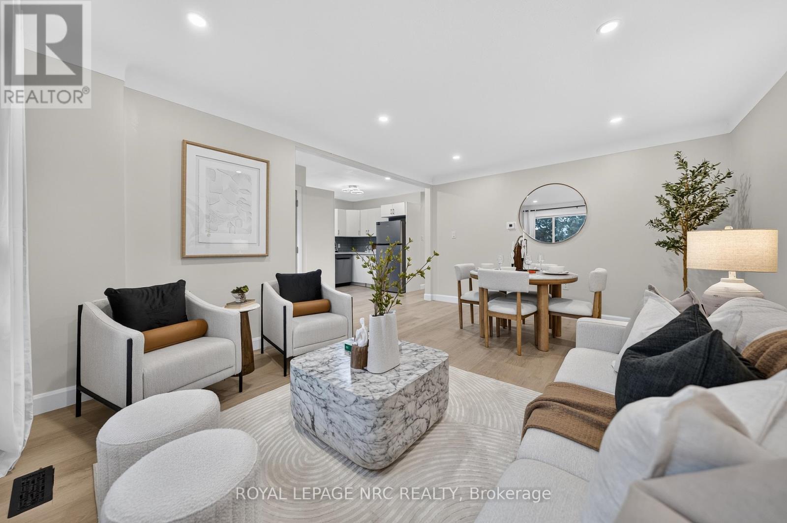 70 RICHMOND STREET - 12
