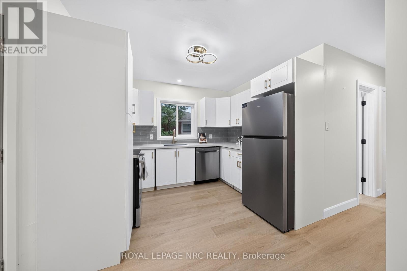 70 RICHMOND STREET - 13