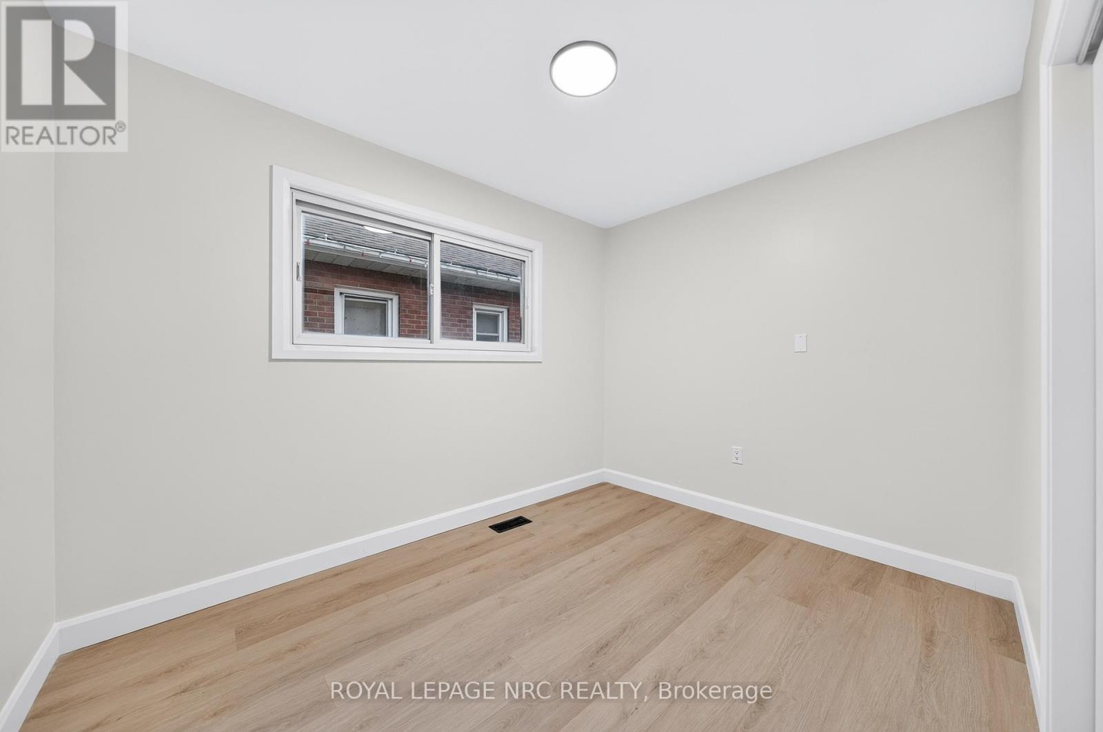 70 RICHMOND STREET - 21