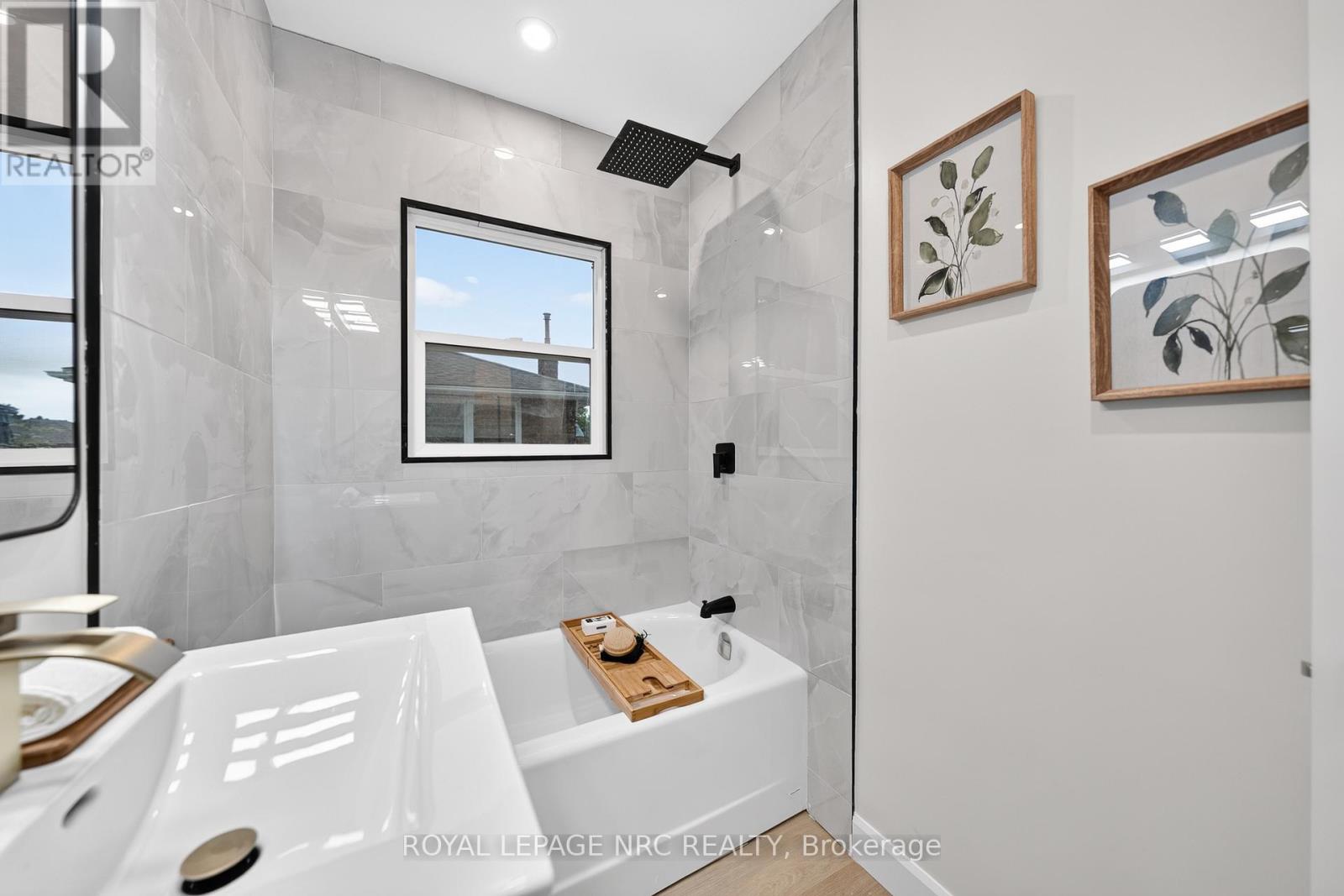 70 RICHMOND STREET - 27