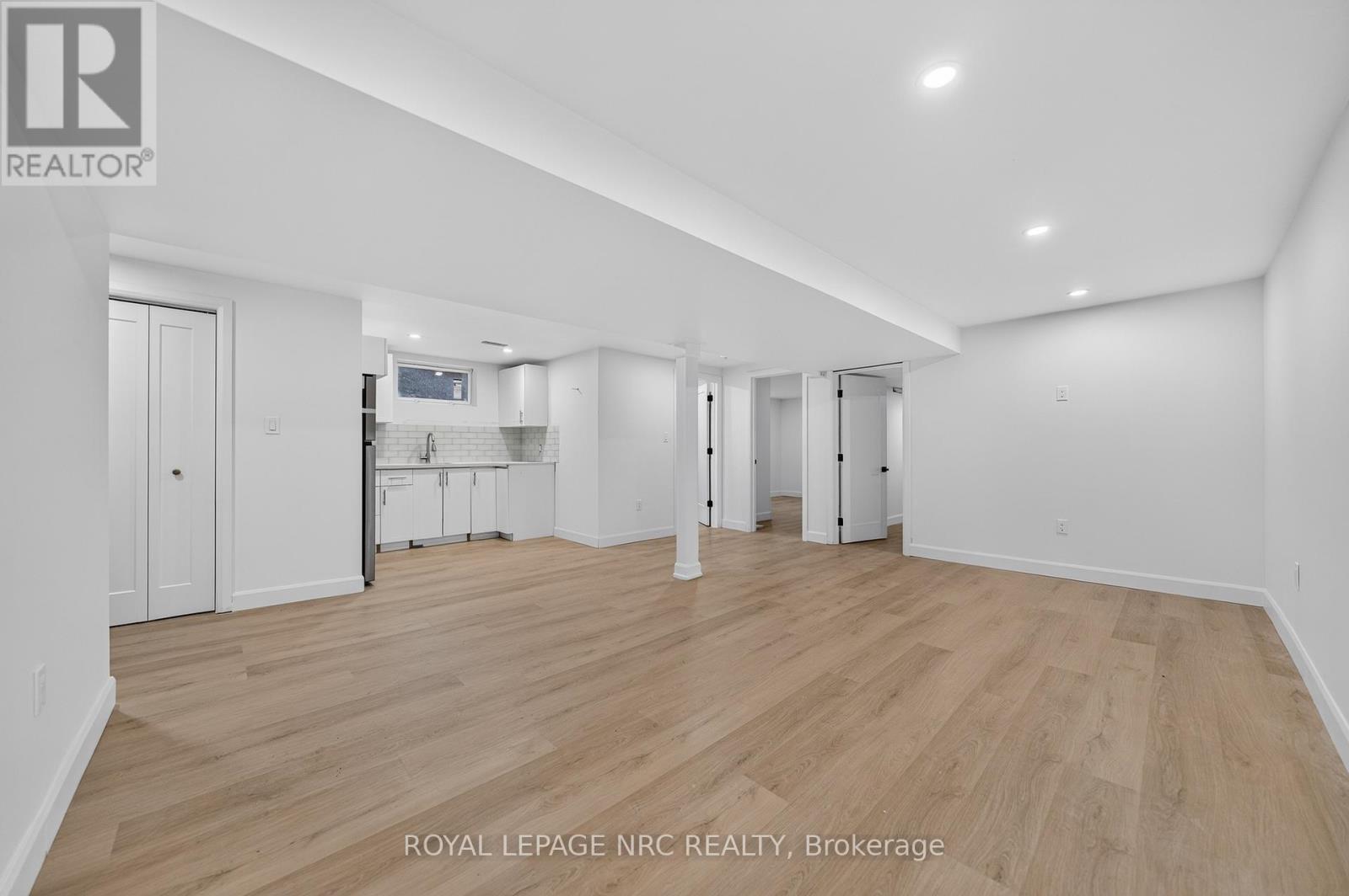 70 RICHMOND STREET - 32