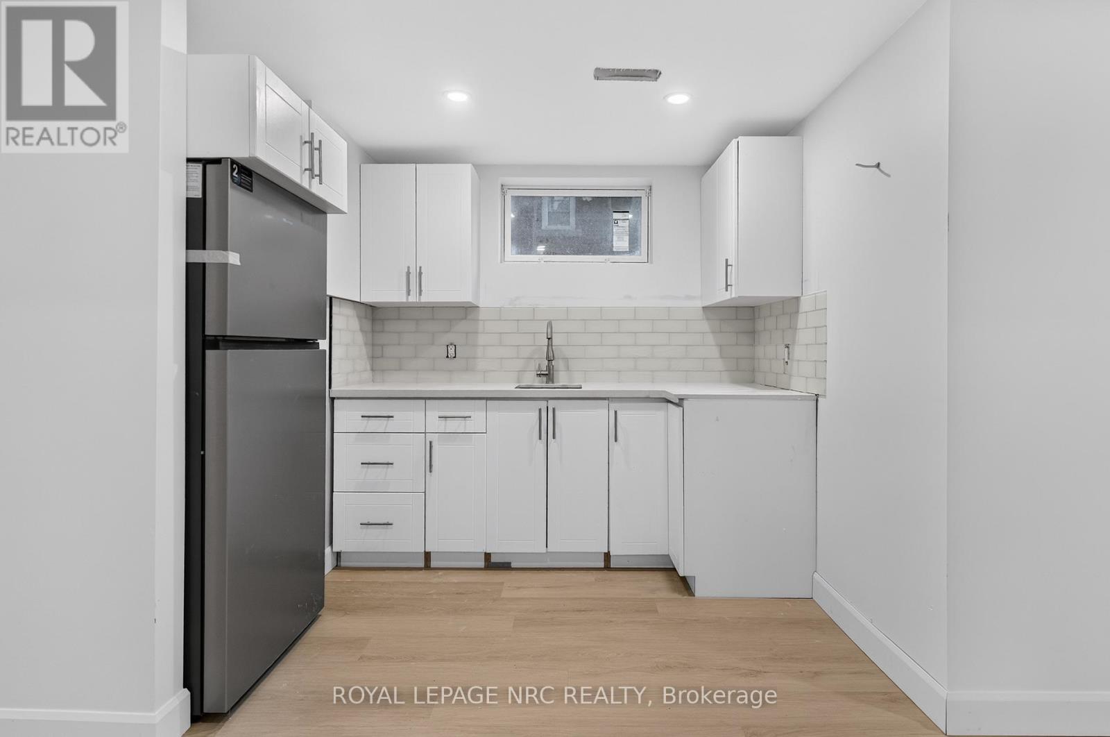 70 RICHMOND STREET - 35
