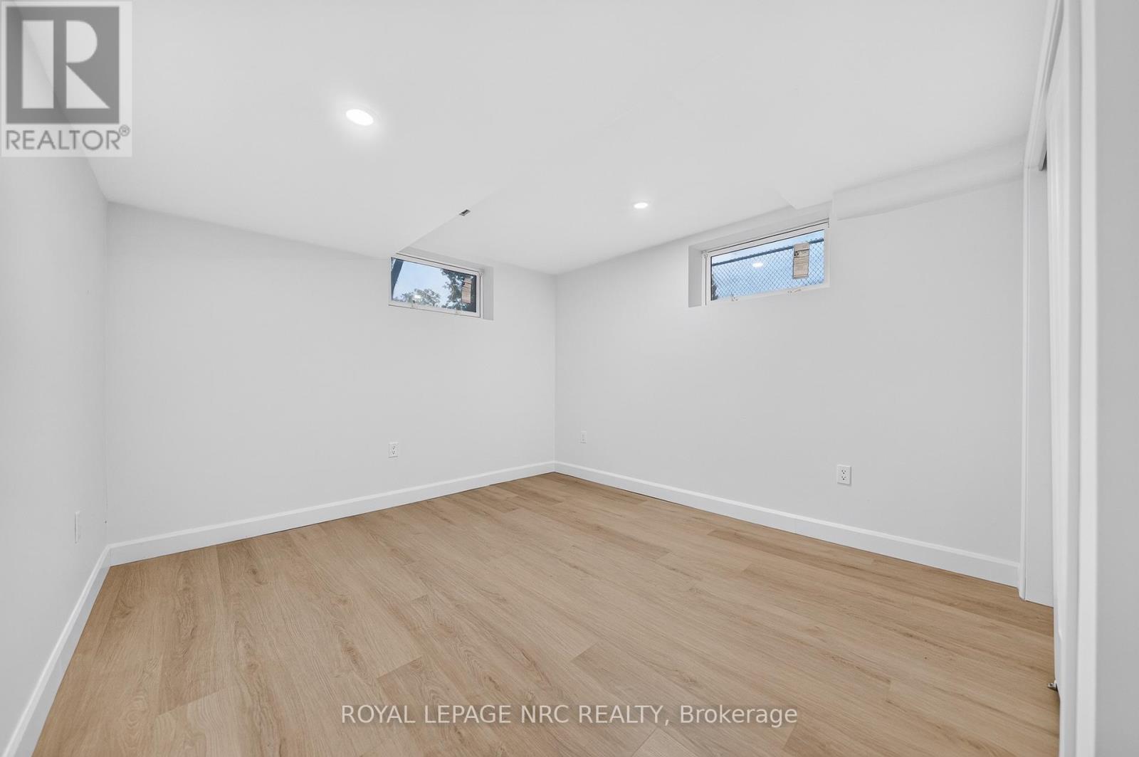 70 RICHMOND STREET - 37