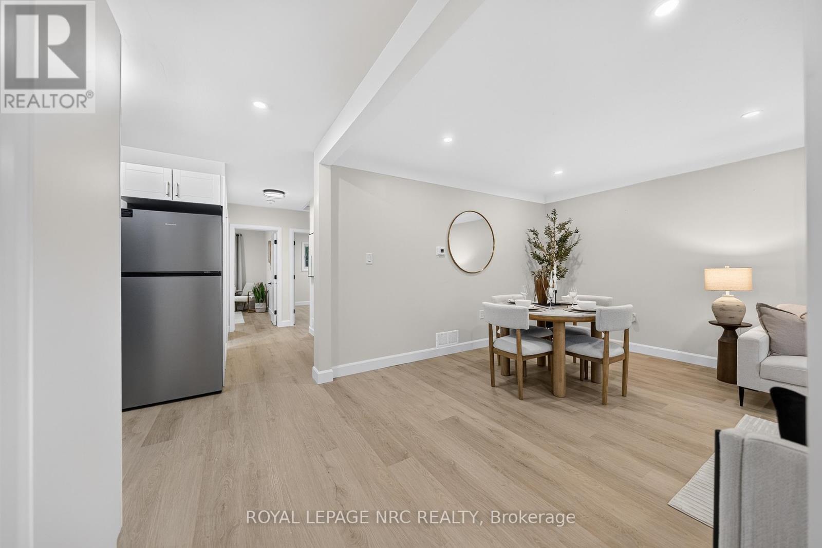 70 RICHMOND STREET - 6