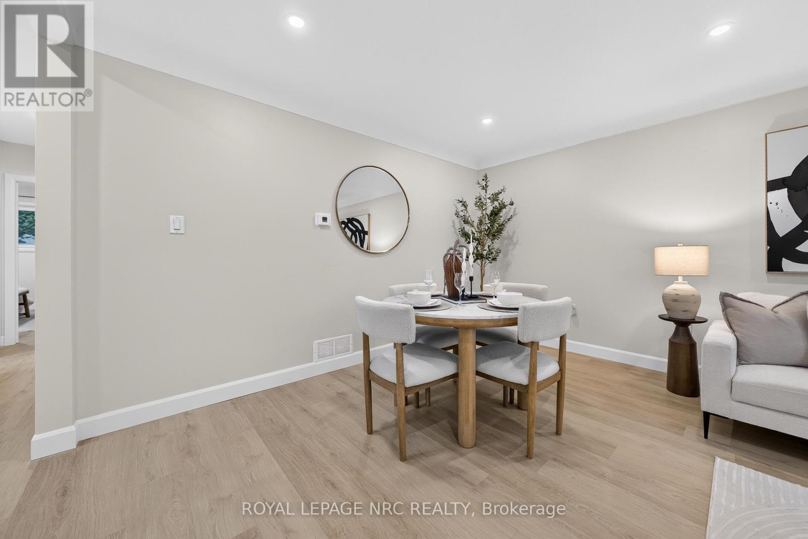 70 RICHMOND STREET - 7