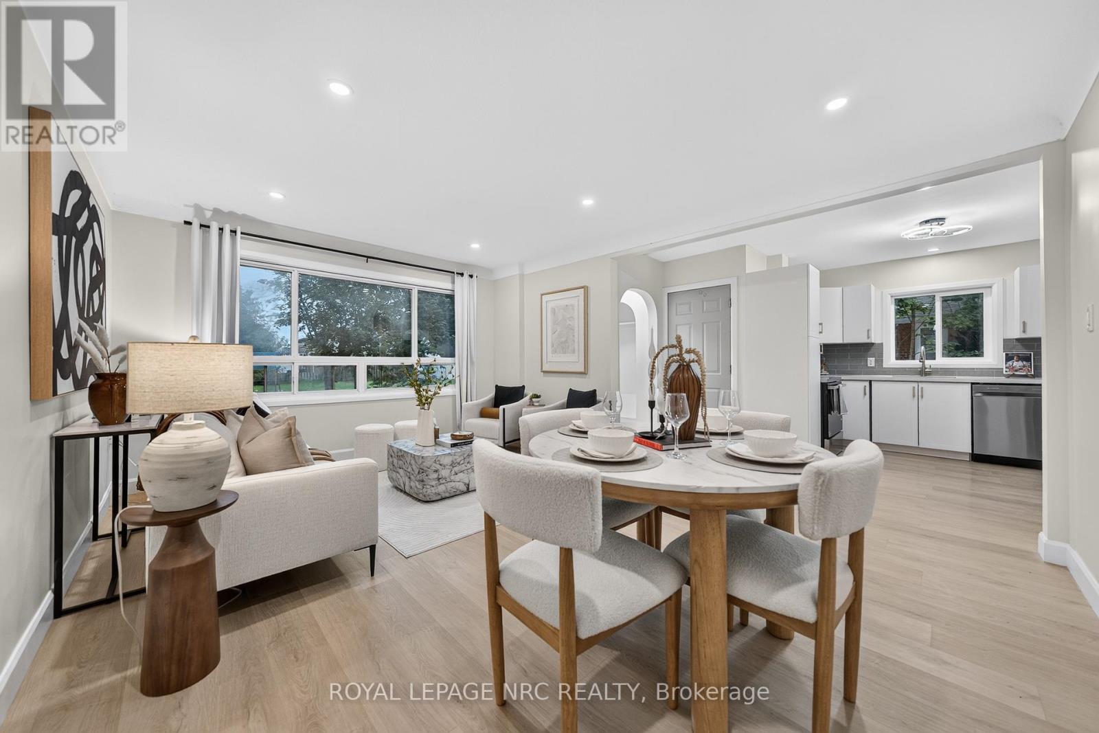 70 RICHMOND STREET - 9