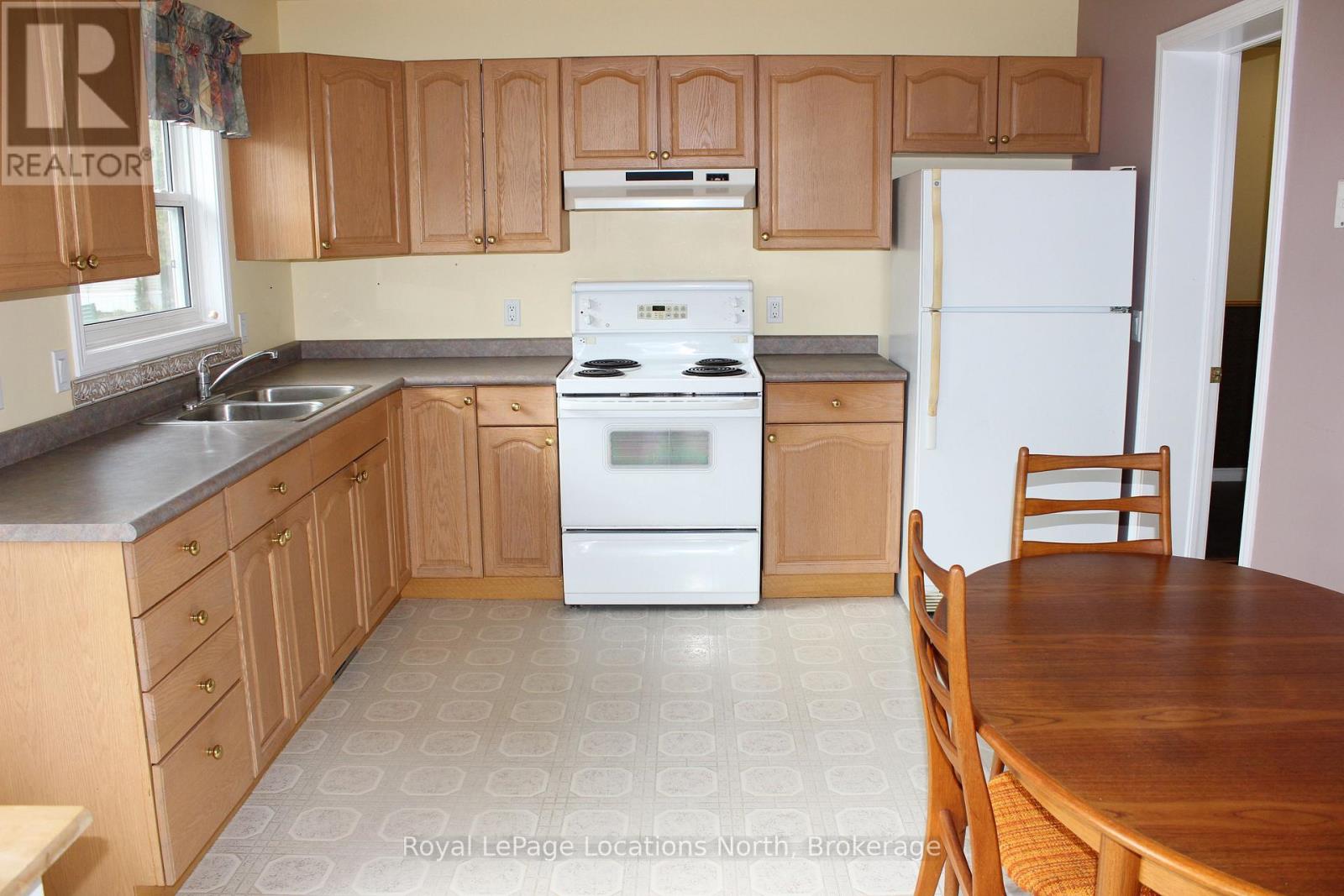 4 ST JAMES PLACE - 13