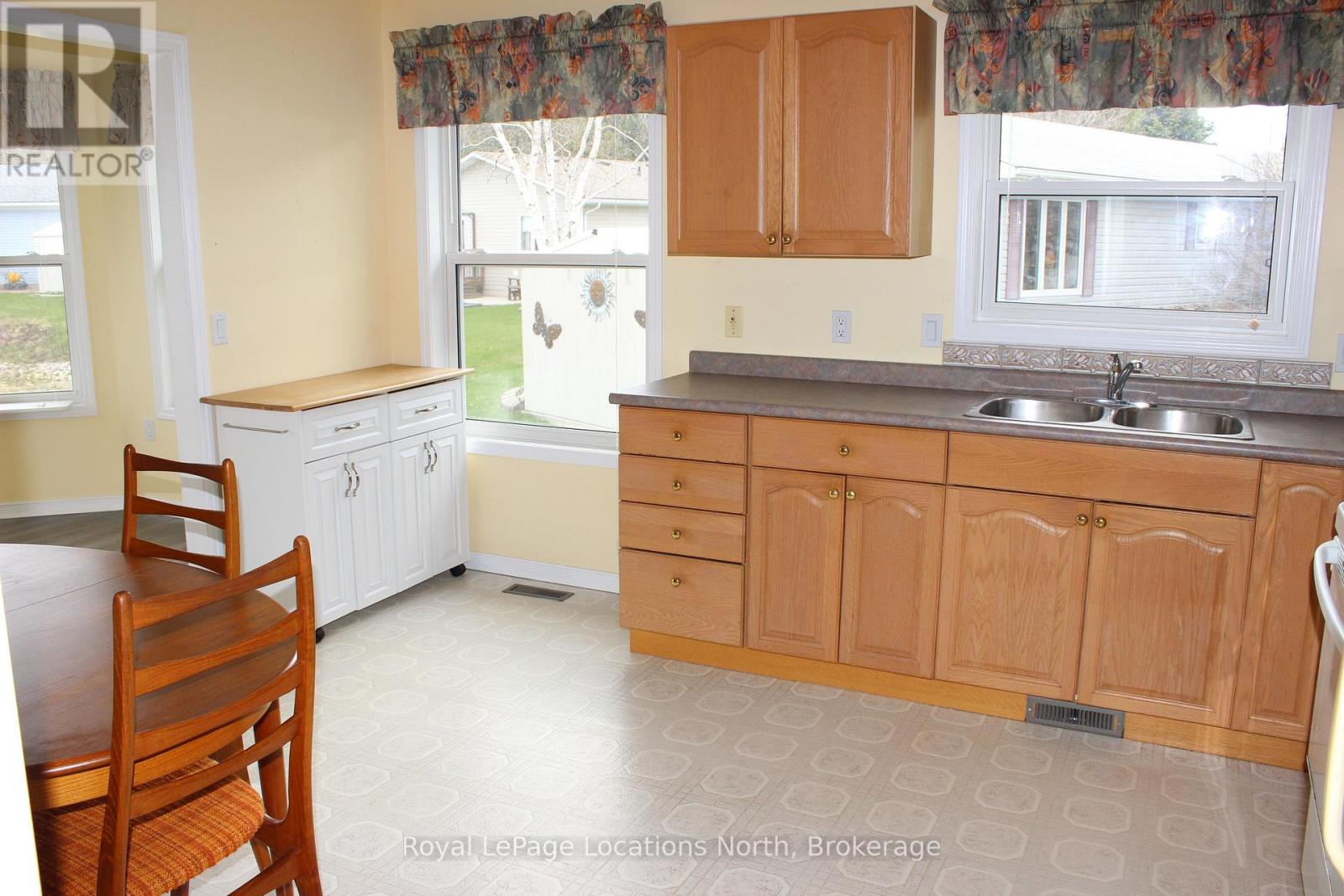 4 ST JAMES PLACE - 12
