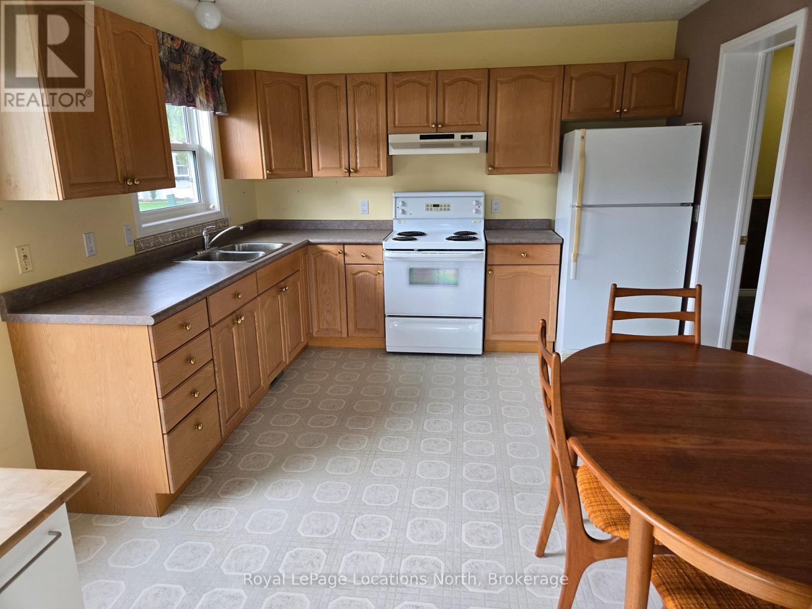 4 ST JAMES PLACE - 6