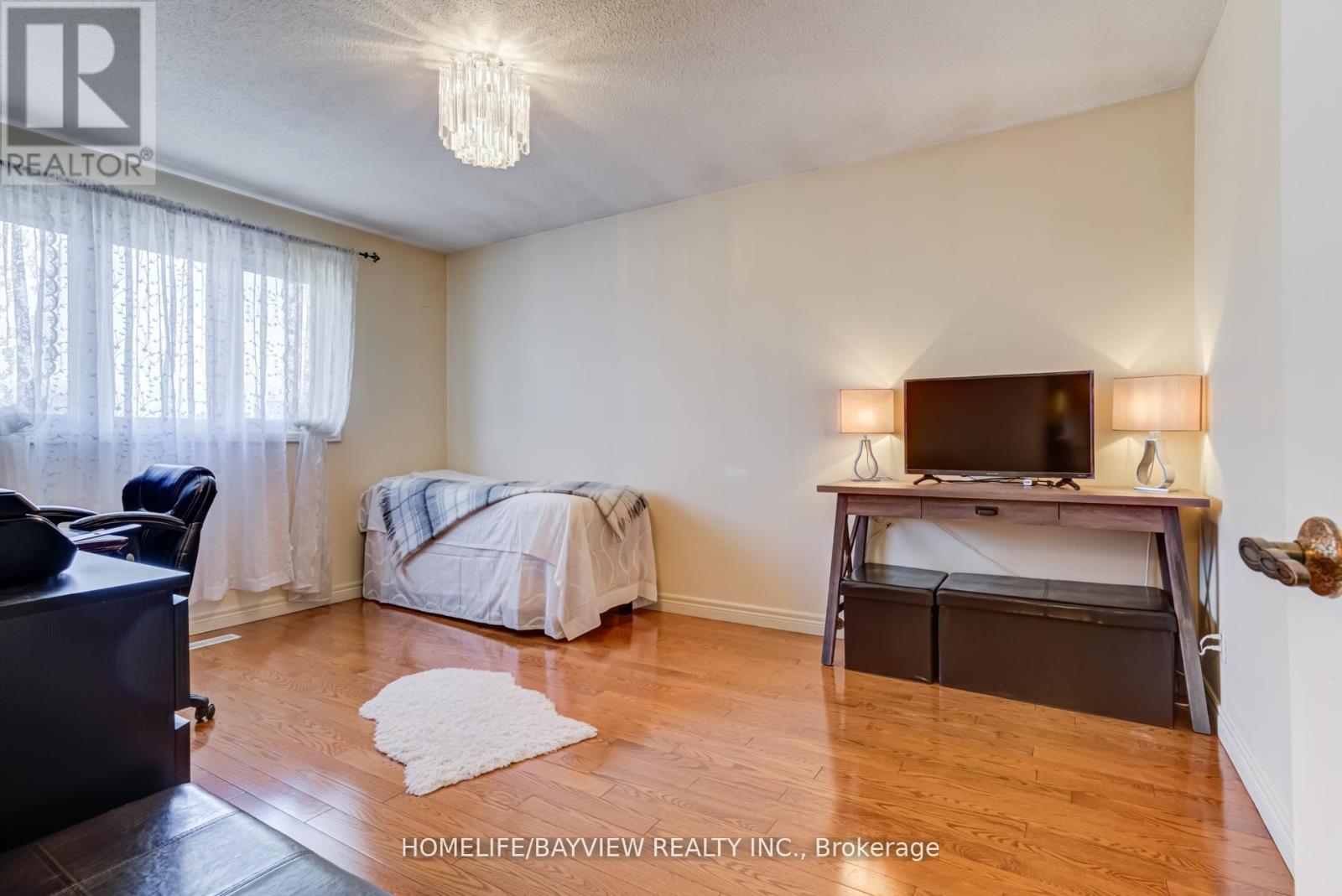 54 AIRDRIE DRIVE - 22