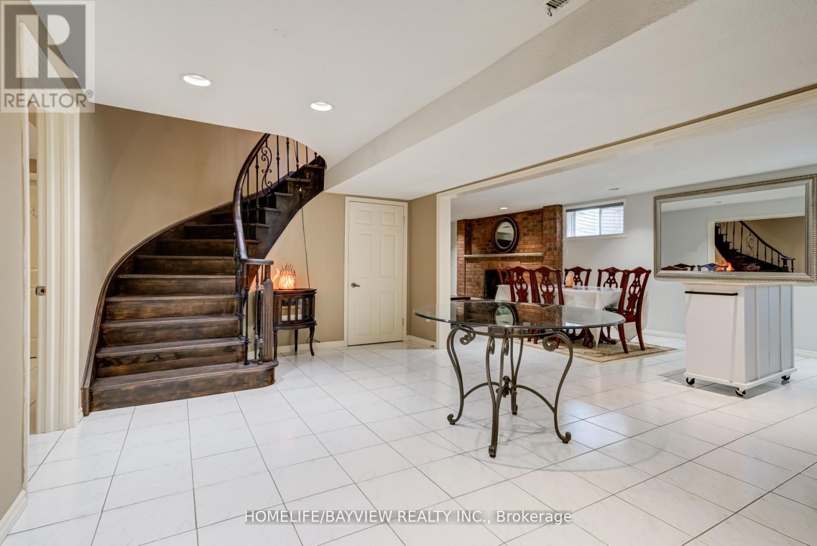 54 AIRDRIE DRIVE - 26