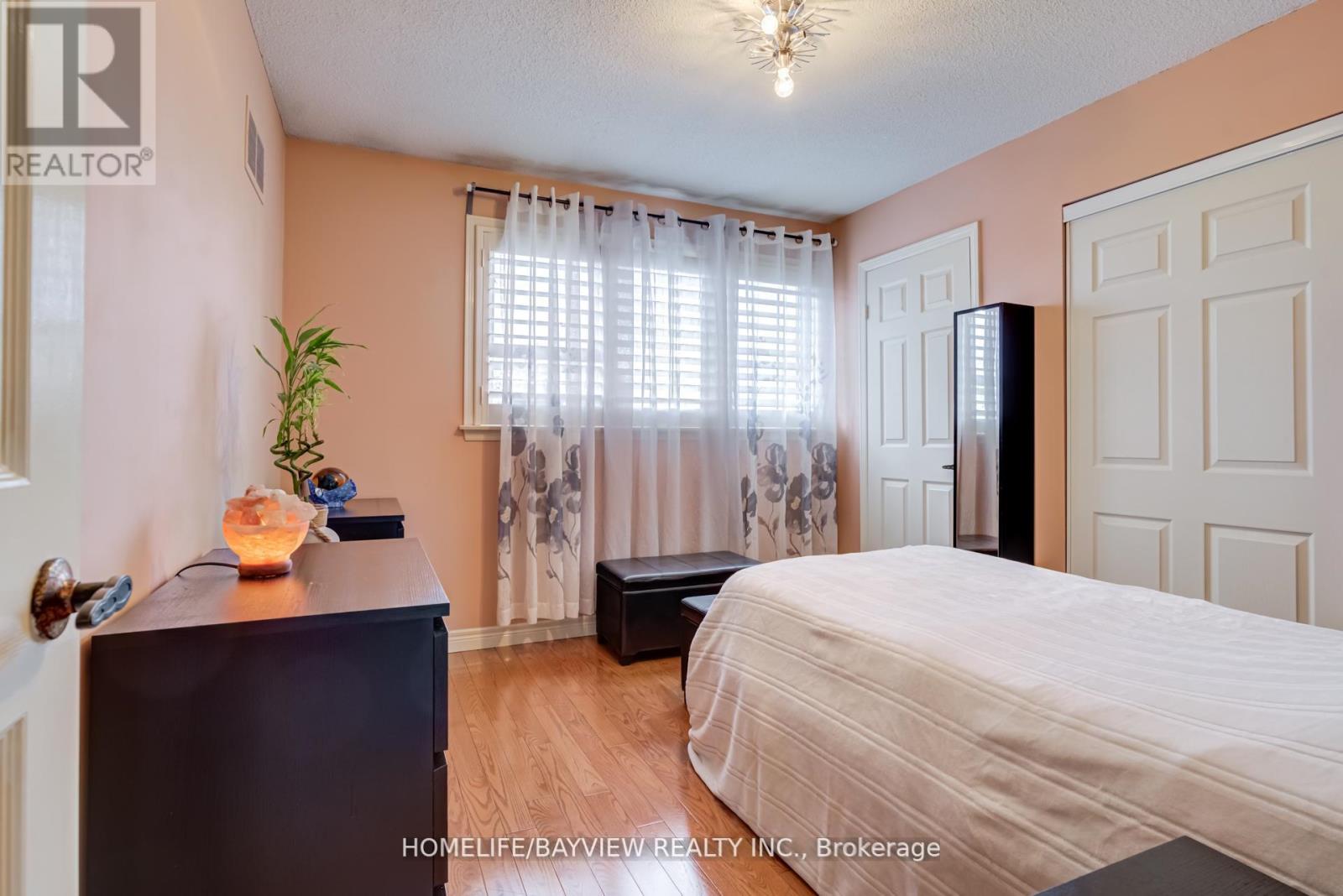 54 AIRDRIE DRIVE - 24