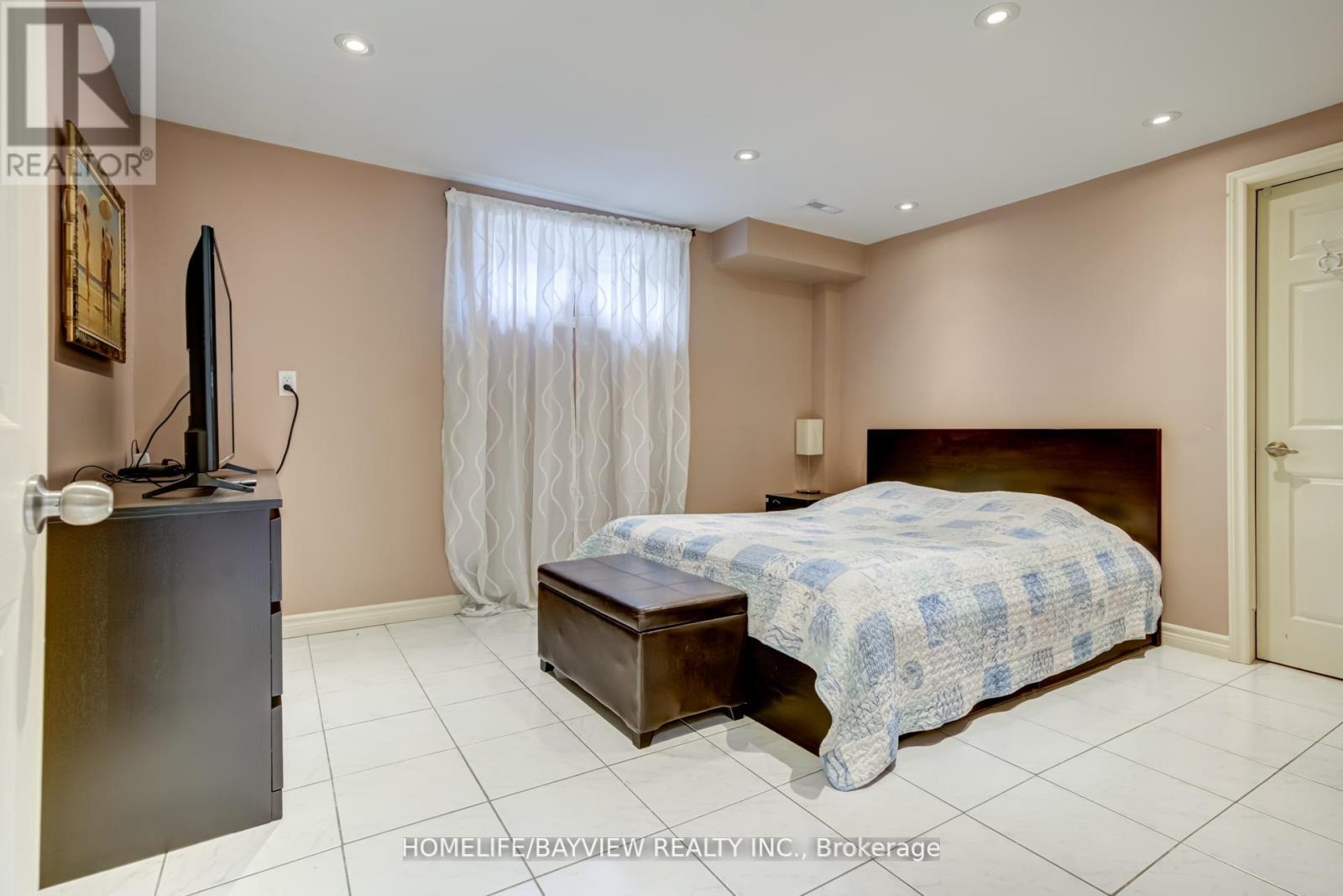 54 AIRDRIE DRIVE - 28