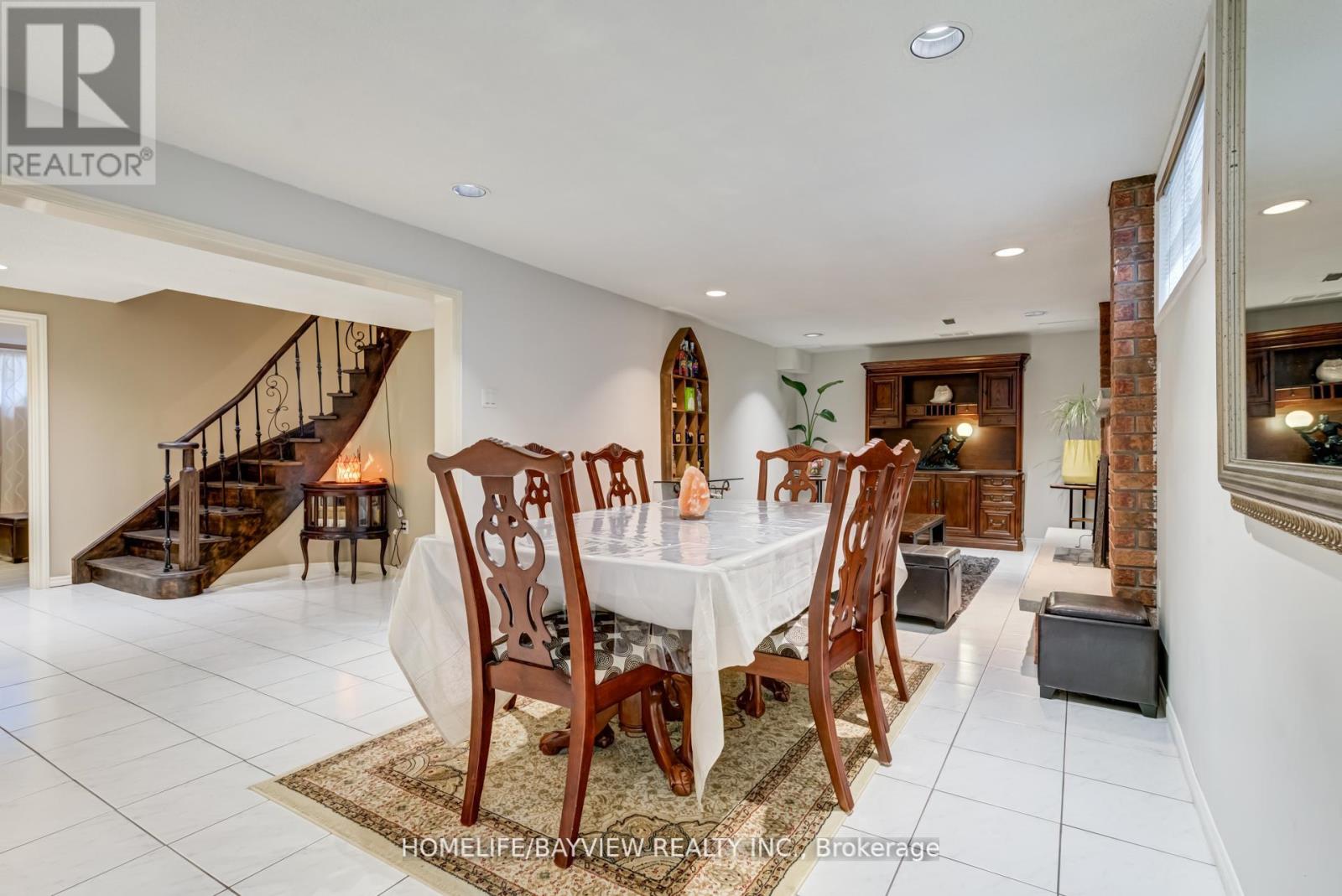 54 AIRDRIE DRIVE - 27
