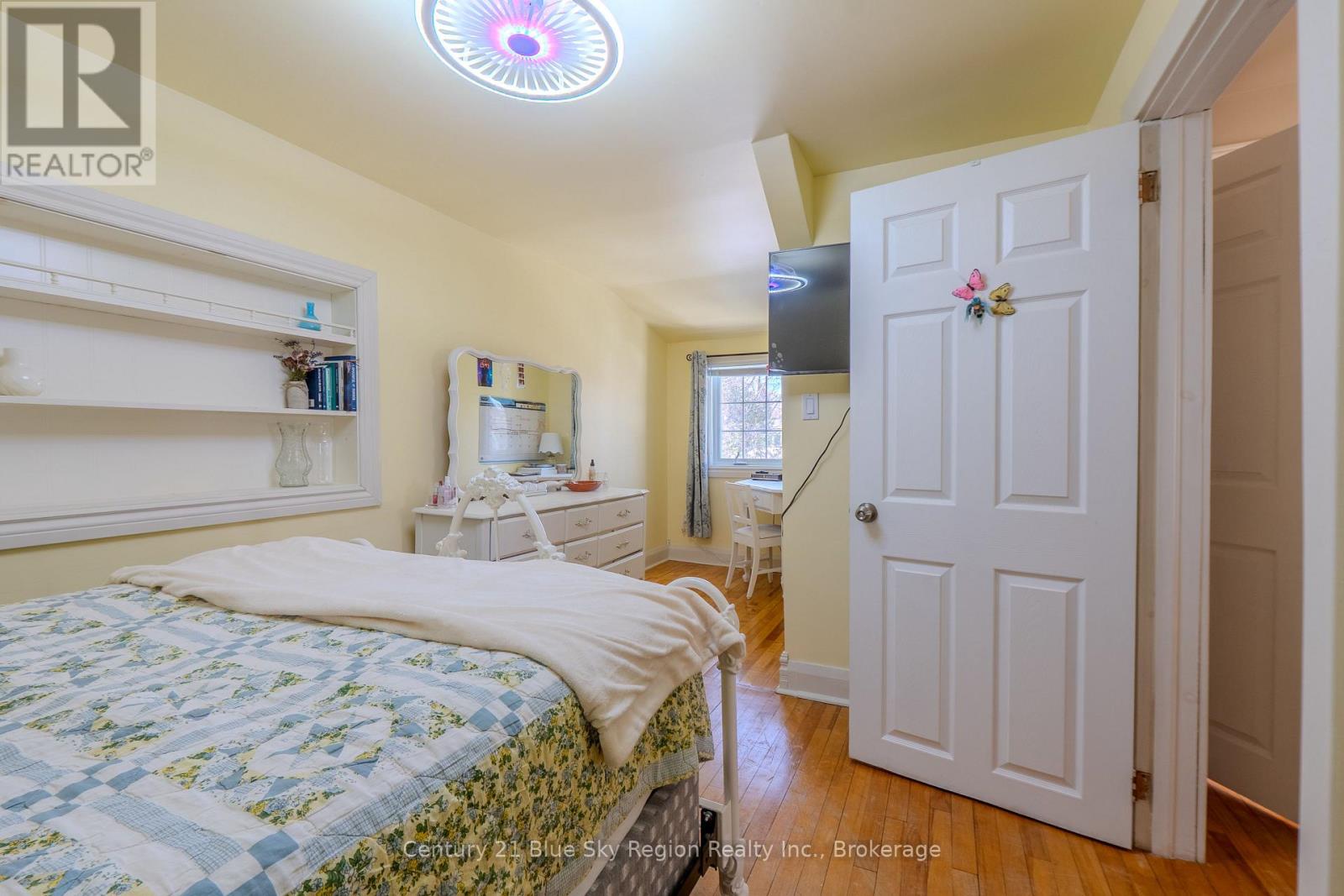 137 WHITNEY AVENUE - 24