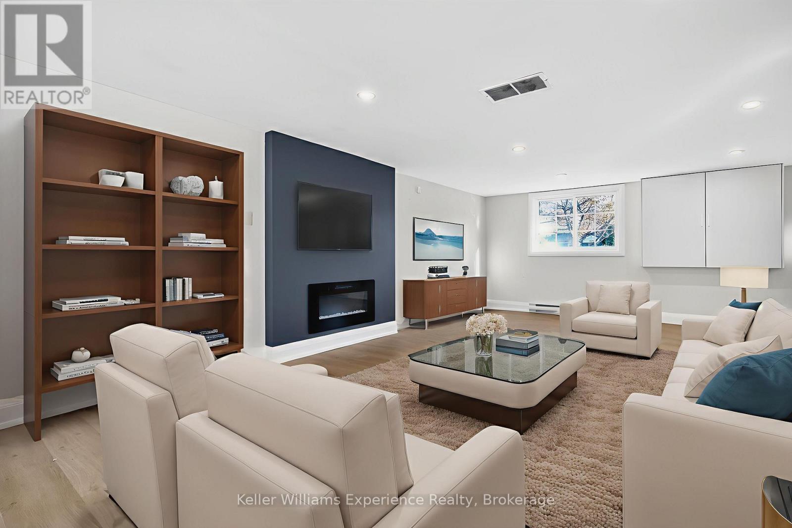 556 CHAMPLAIN ROAD - 22