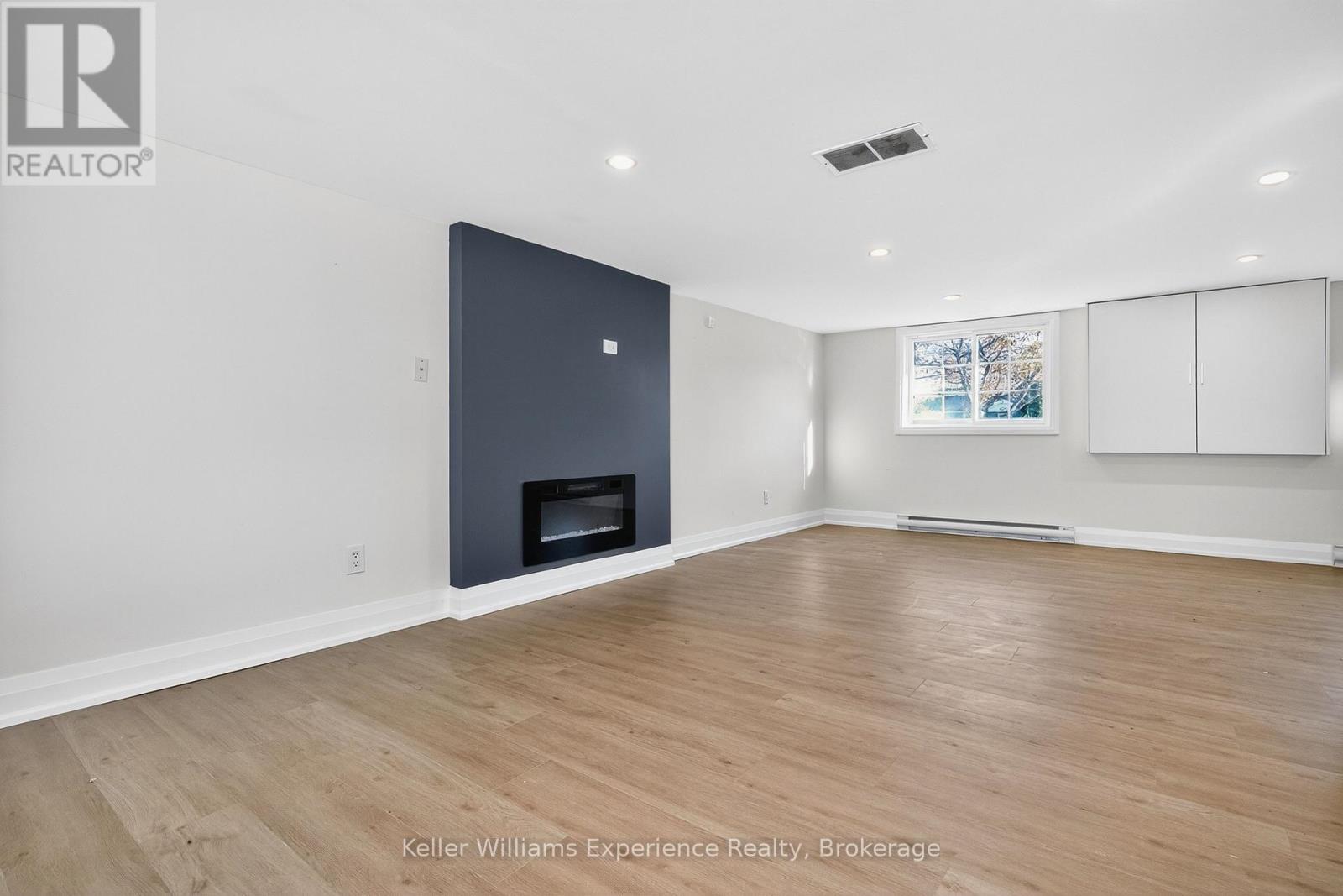 556 CHAMPLAIN ROAD - 23