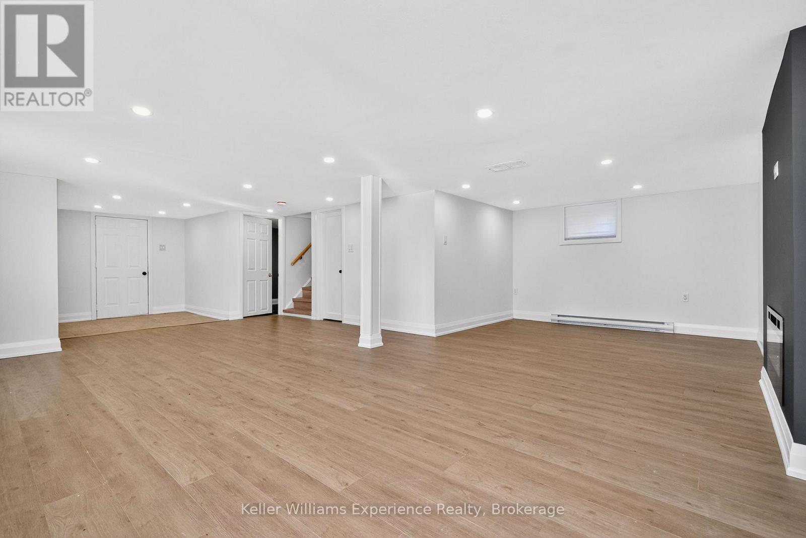 556 CHAMPLAIN ROAD - 24