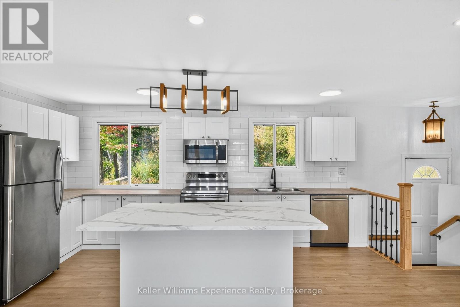 556 CHAMPLAIN ROAD - 7