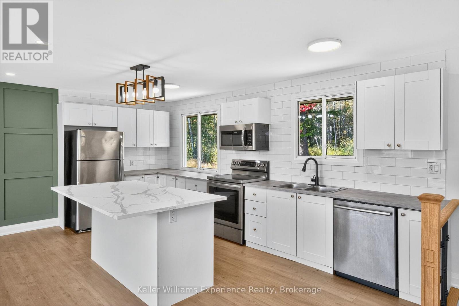 556 CHAMPLAIN ROAD - 8