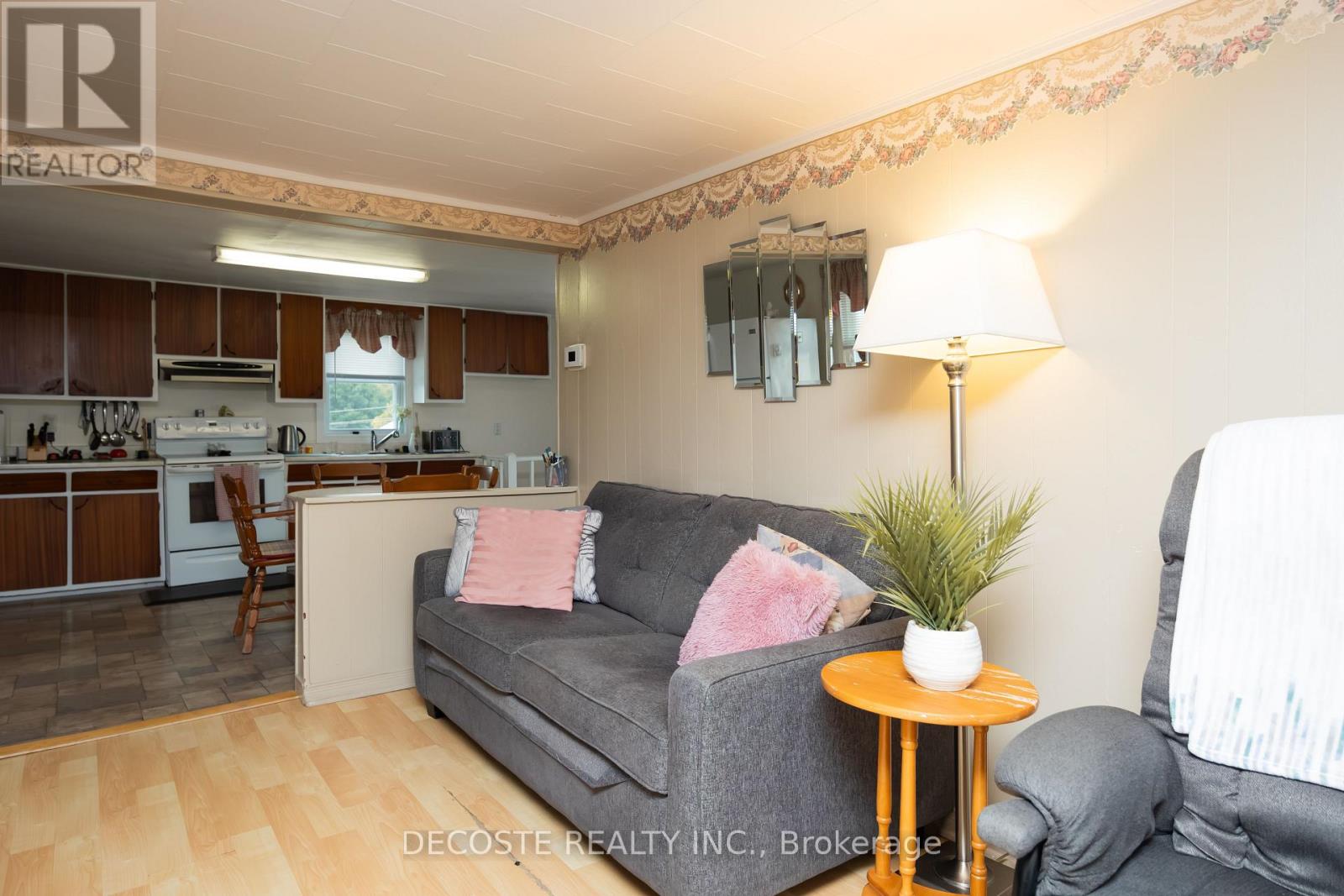 290 EAST BOUNDARY ROAD - 10
