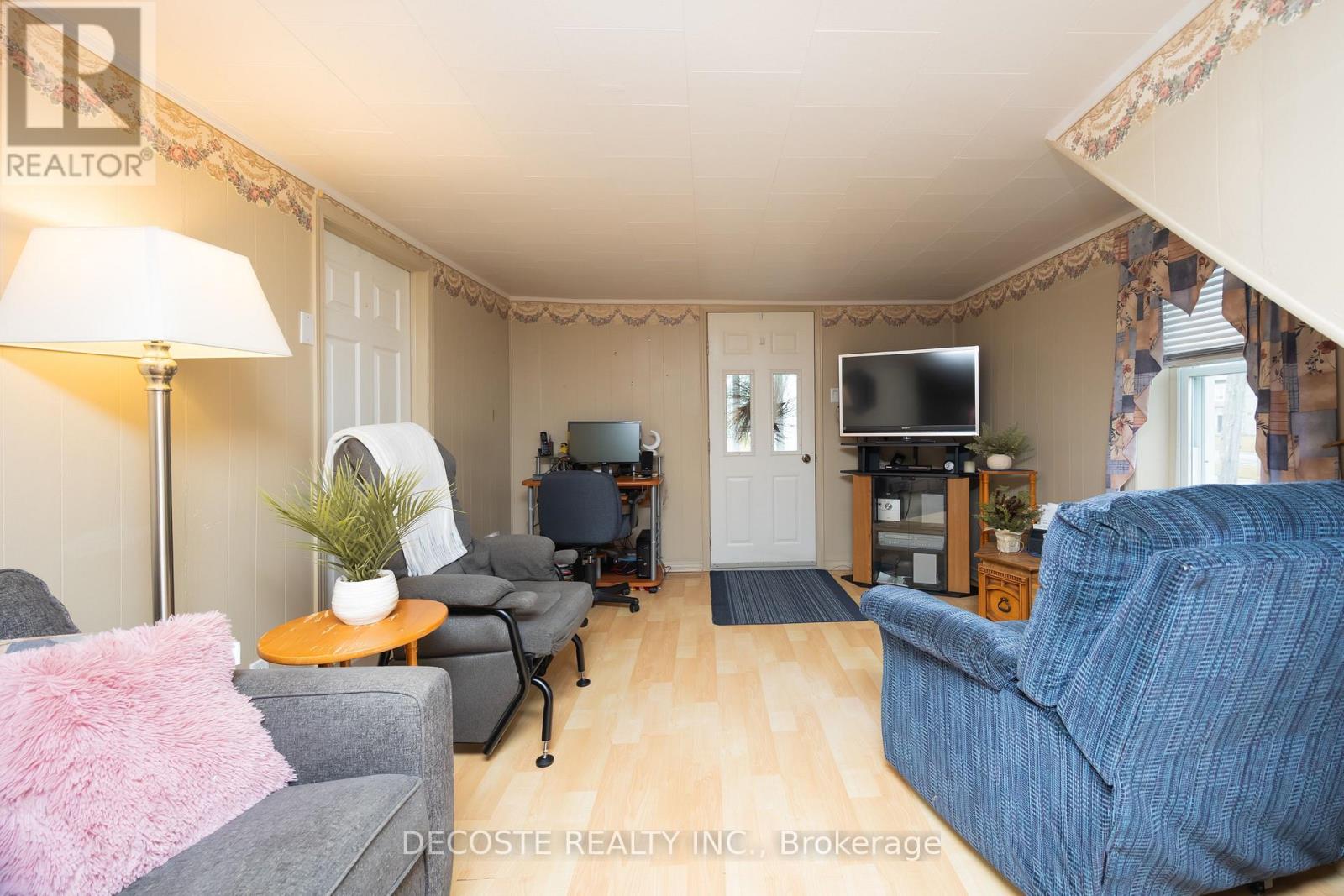 290 EAST BOUNDARY ROAD - 11