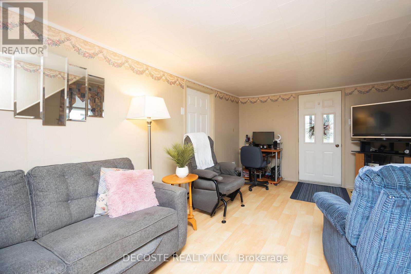 290 EAST BOUNDARY ROAD - 12