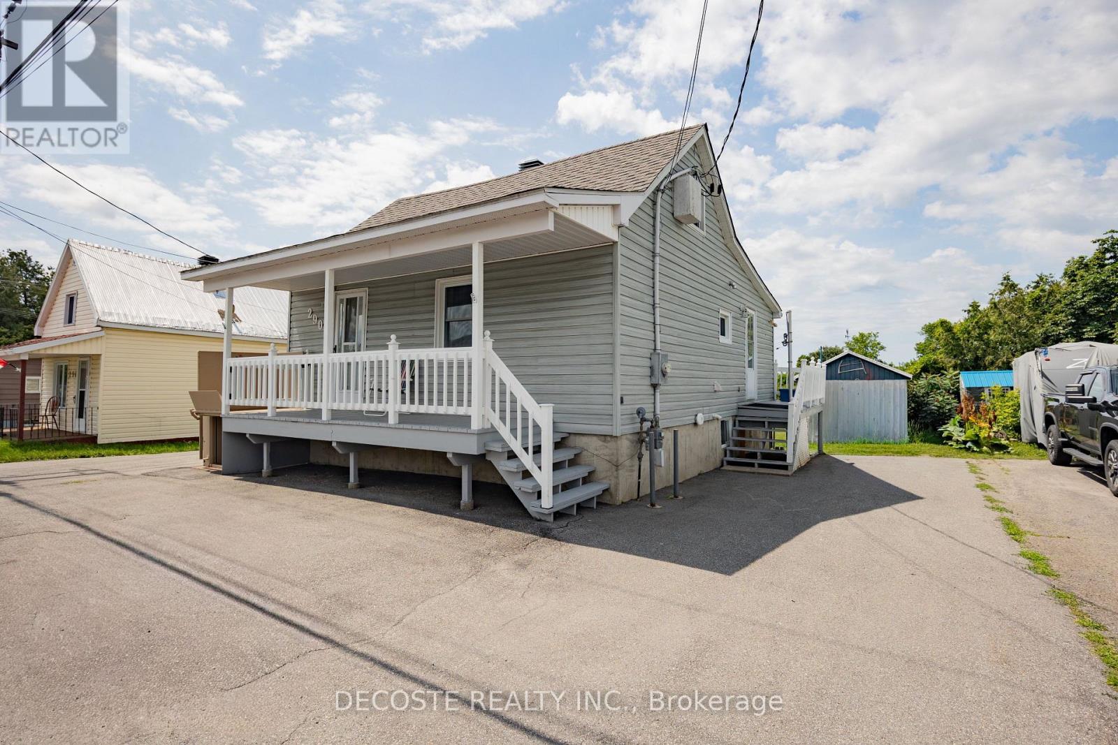 290 EAST BOUNDARY ROAD - 3